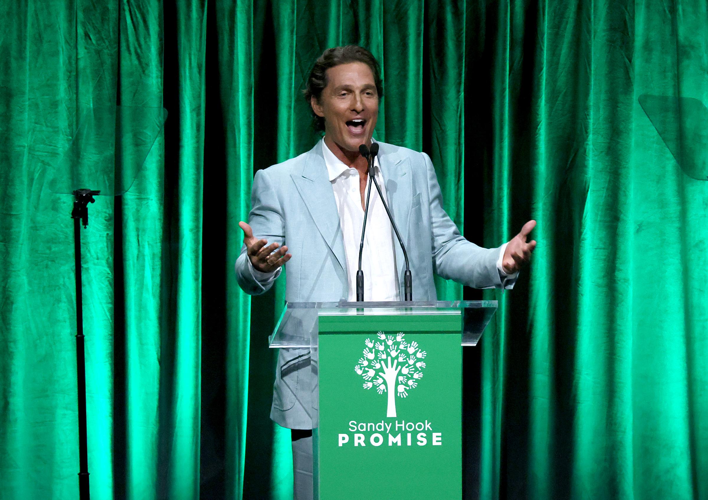 Matthew McConaughey habla en la 2022 Sandy Hook Promise Benefit en Nueva York el 6 de diciembre de 2022 | Fuente: Getty Images