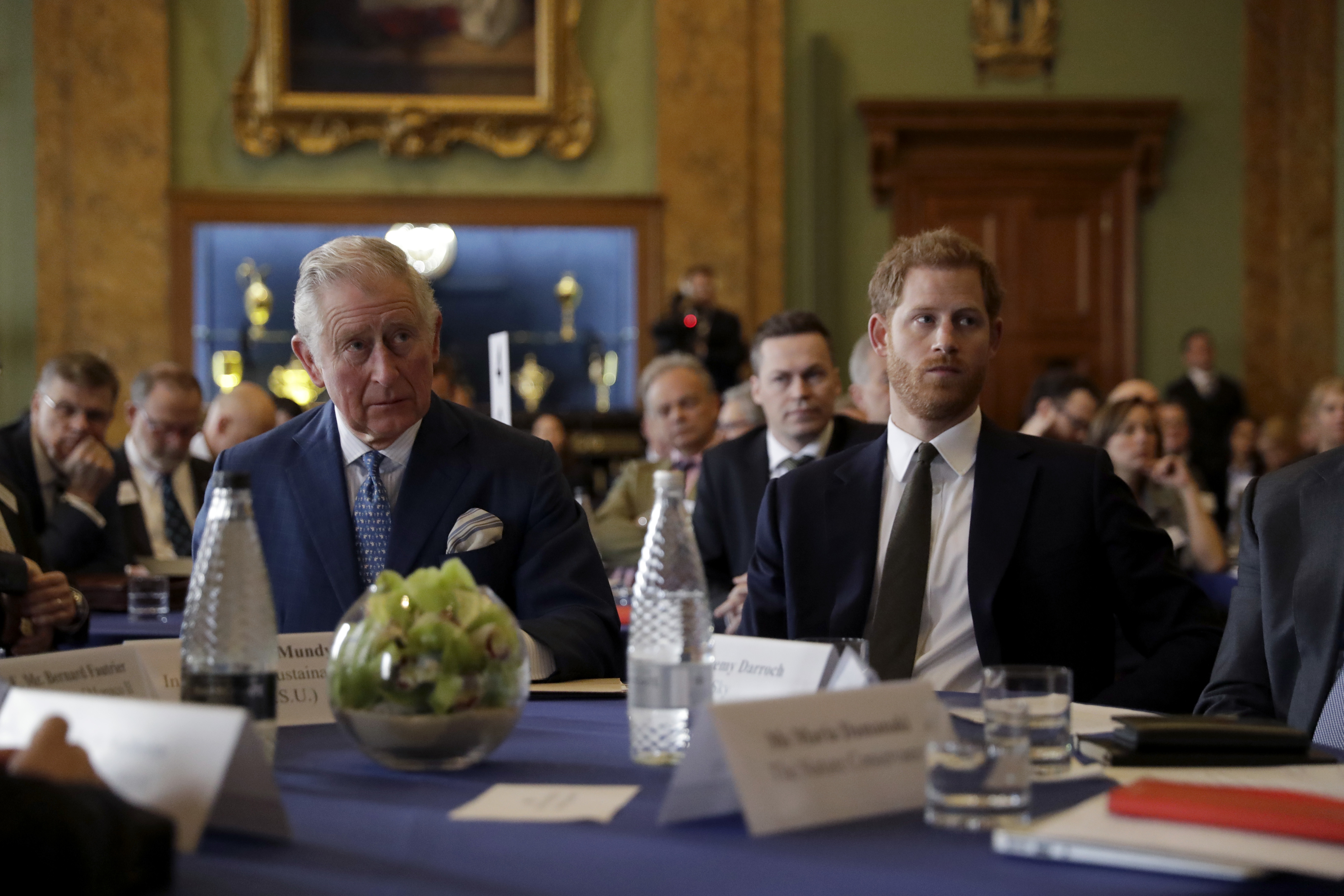 El rey Charles III y el príncipe Harry en la reunión del "Año Internacional del Arrecife" 2018 en Londres, Inglaterra, el 14 de febrero de 2018 | Fuente: Getty Images