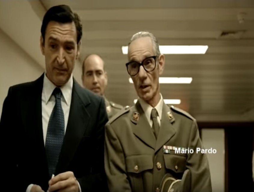 Mario Pardo caracterizando a un oficial. | Foto: YouTube/Paco San Jose