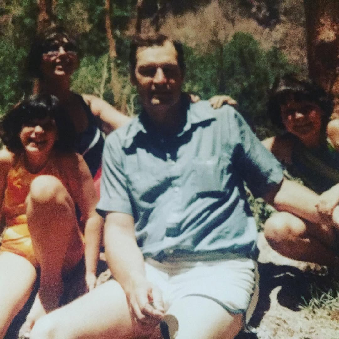 Charles Guthrie con sus hijos | Fuente: Instagram/savannahguthrie