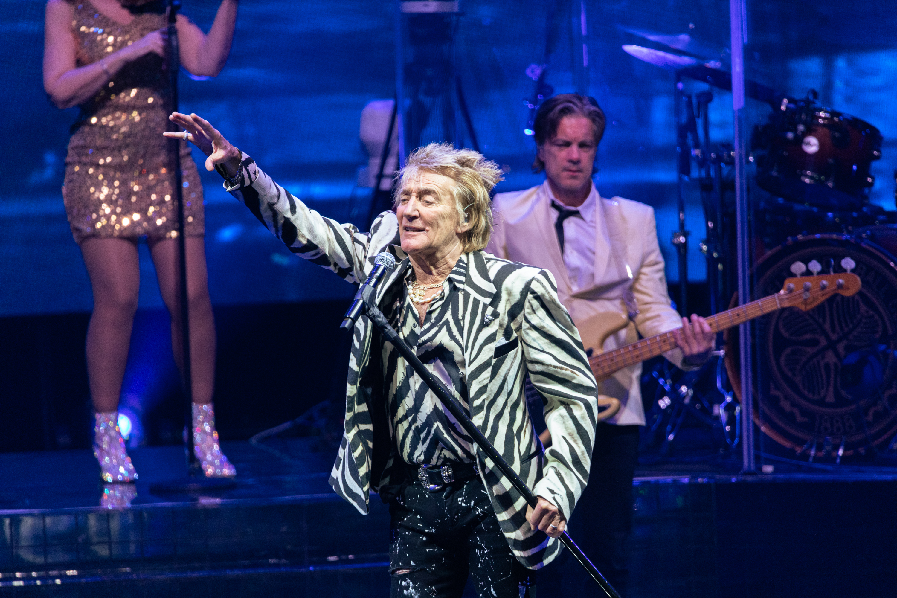 Rod Stewart actuando durante el Concierto "Christmas By Starlite" 2023 el 14 de diciembre en Madrid, España. | Fuente: Getty Images