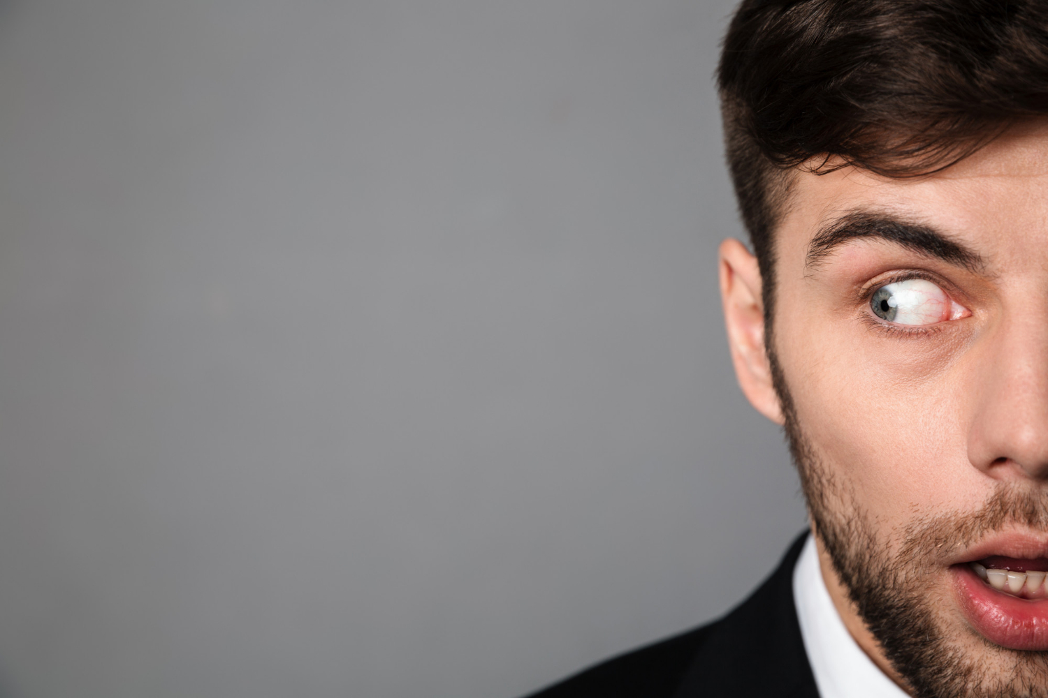 Un hombre conmocionado | Fuente: Freepik