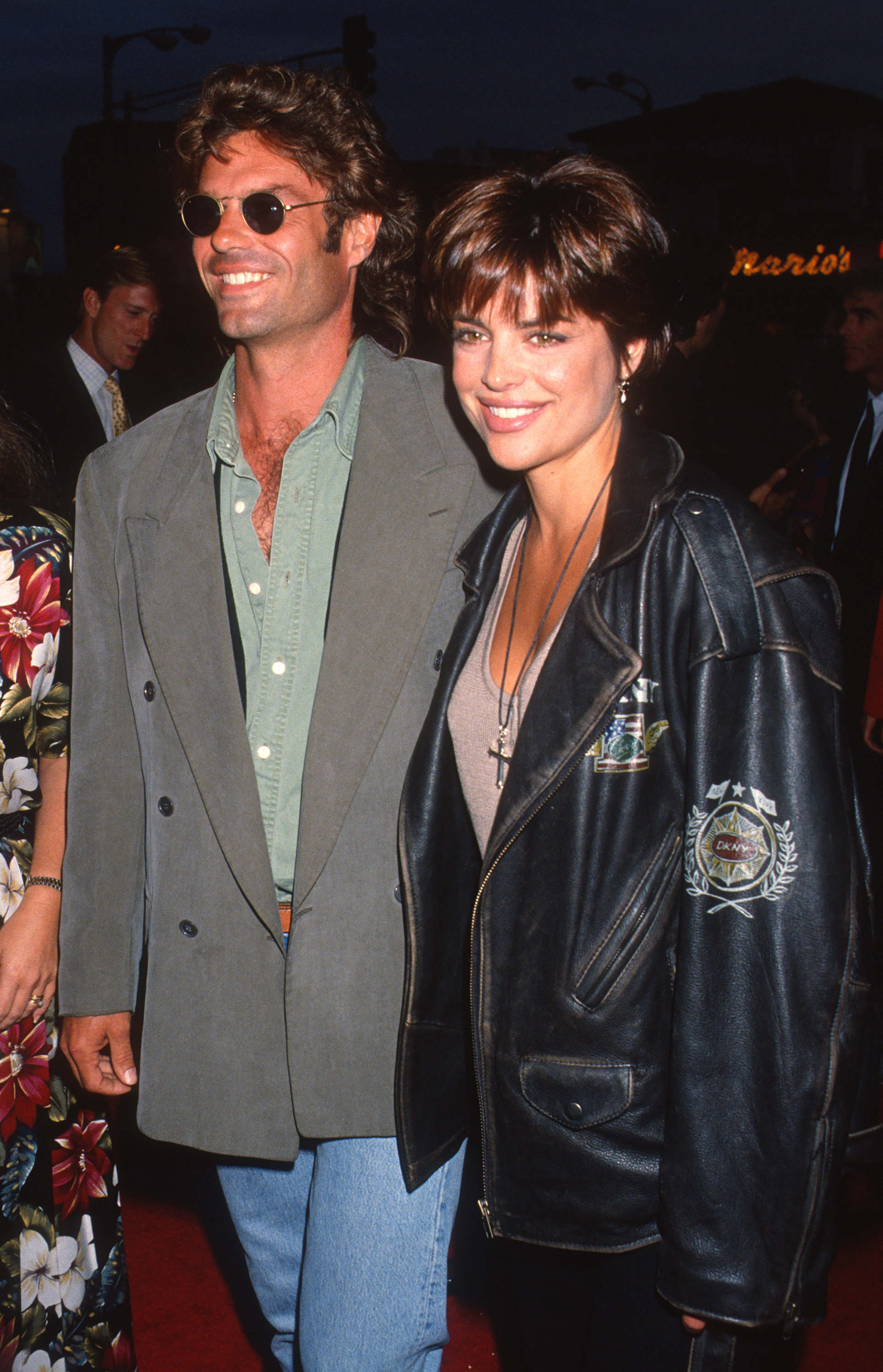 Harry Hamlin y Lisa Rinna en el estreno de "Made in America" en Westwood, California, el 27 de mayo de 1993. | Fuente: Getty Images