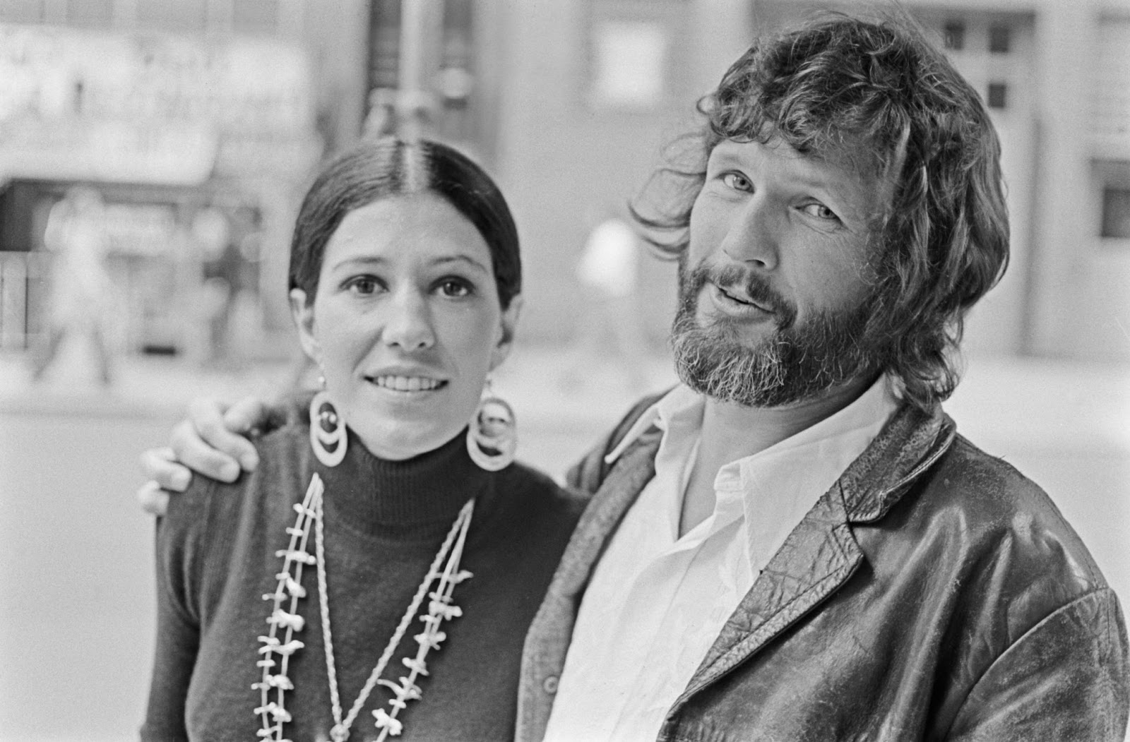 Rita Coolidge y Kris Kristofferson fotografiados el 6 de noviembre de 1974. | Fuente: Getty Images