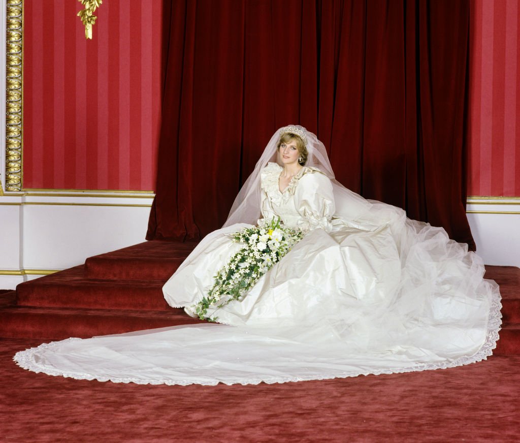 La princesa Diana con su vestido de bodas. | Foto: Getty Images