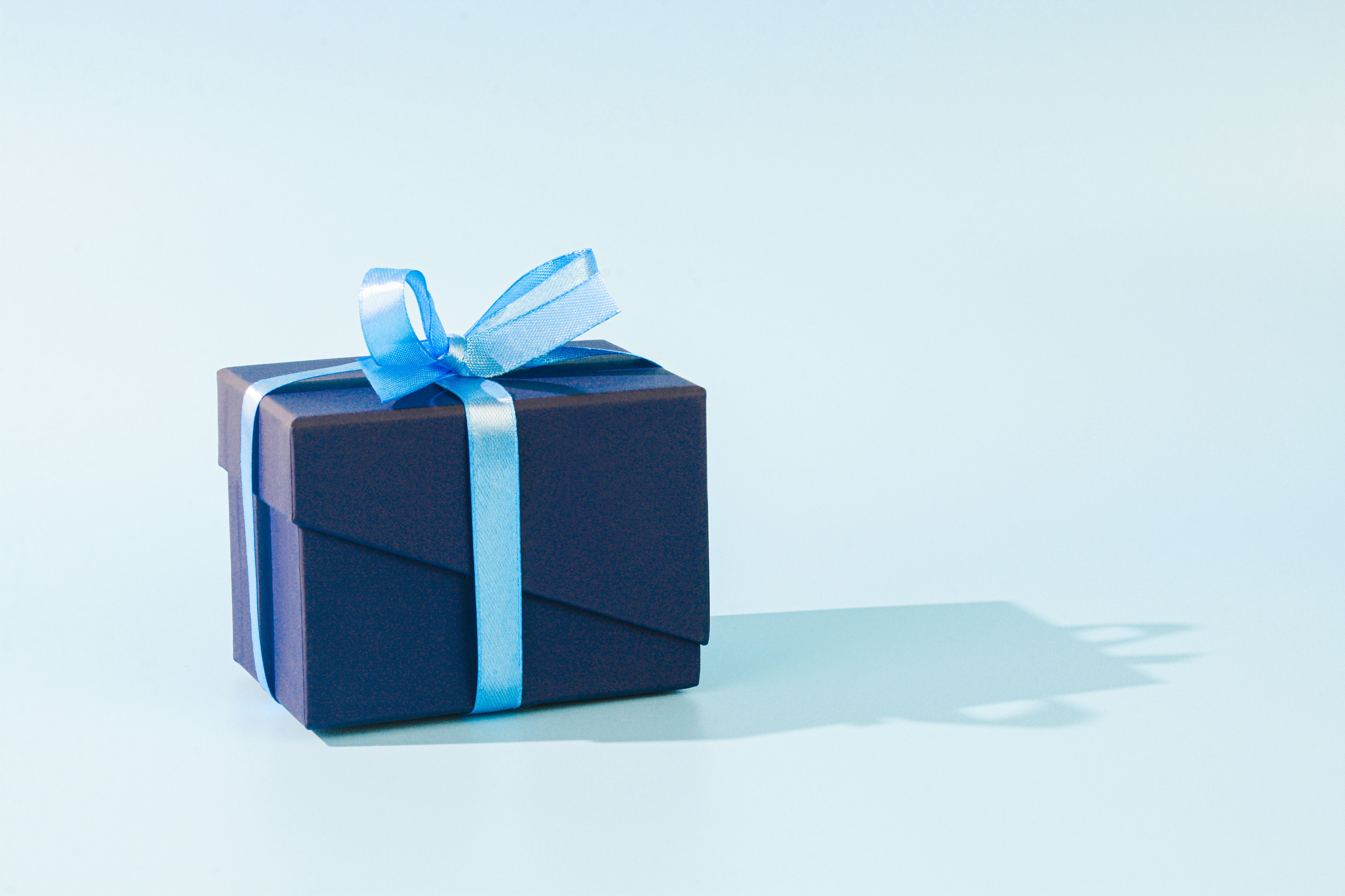 Caja de regalo azul | Foto: Getty Images
