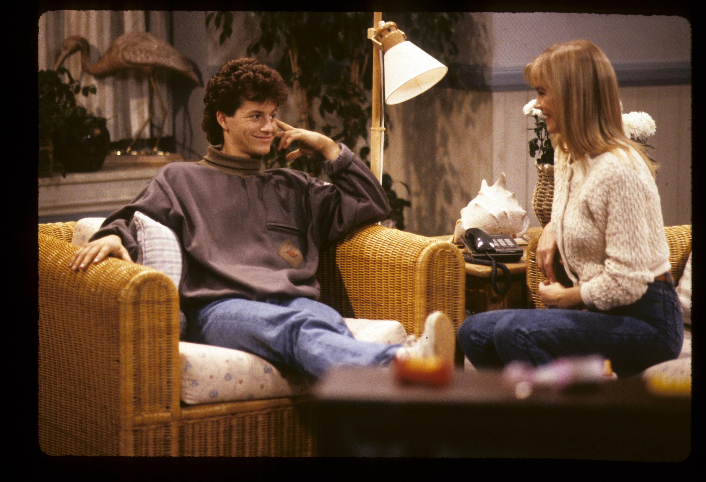 Julie McCullough y Kirk Cameron en "Growing Pains" en 1989 | Fuente: Getty Images