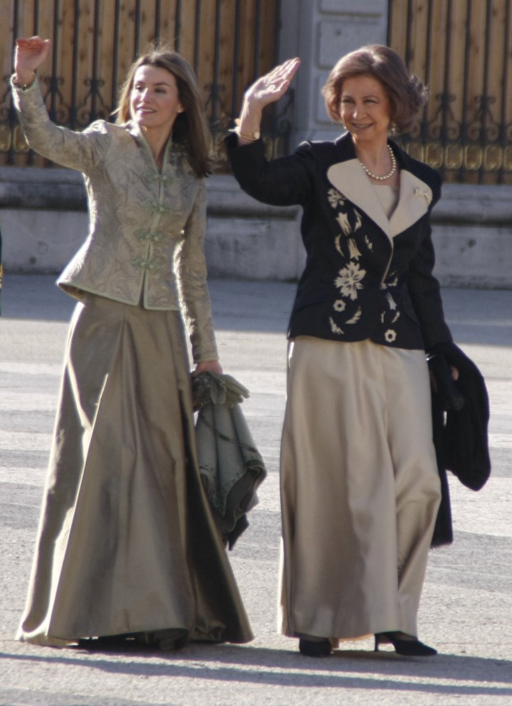 La reina Sofia y doña Letizia en la Pascua Militar de 2009. | Foto: Wikimedia Commons