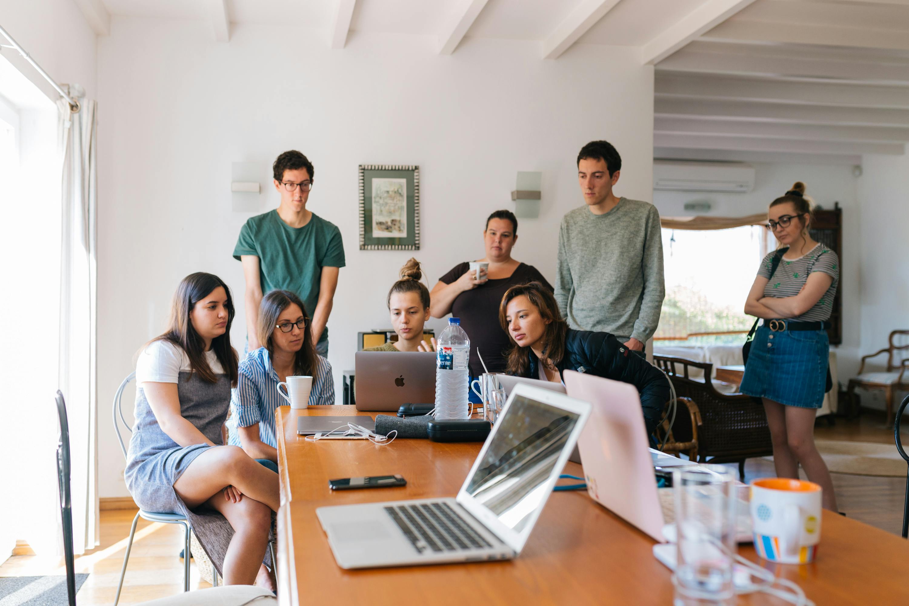 Una reunión de grupo | Fuente: Pexels