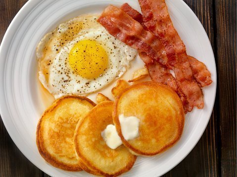 Desayuno Grand Slam - Panqueques, tocino y huevos | Foto: Getty Images