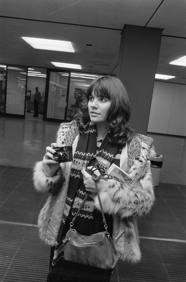 La cantante Linda Ronstadt en una imagen casual. | Foto: Wikipedia
