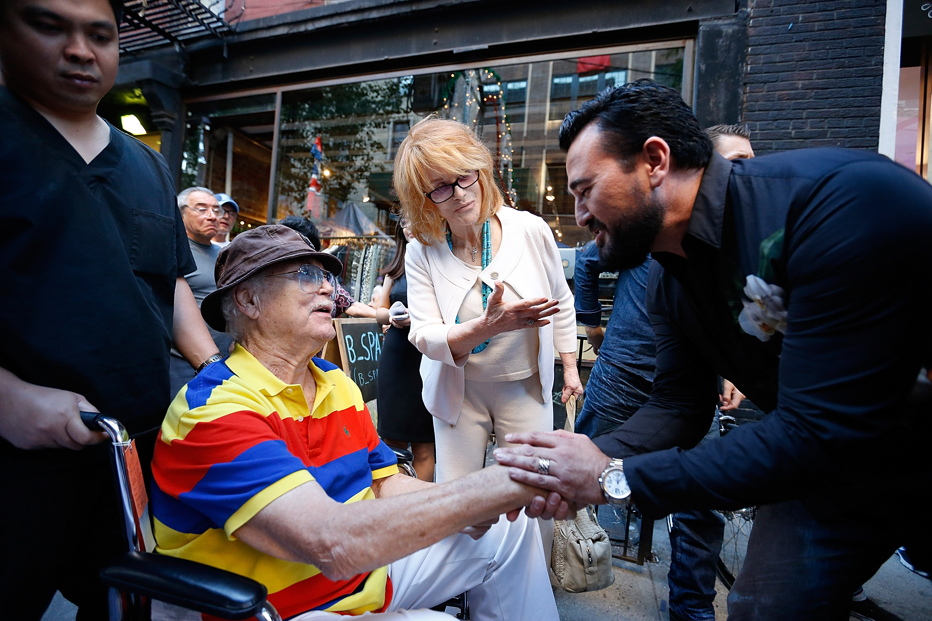 Roger Smith, la estrella de Hollywood, y el presidente de Kiehl's, Chris Salgardo, el 18 de septiembre de 2014, en Nueva York | Fuente: Getty Images