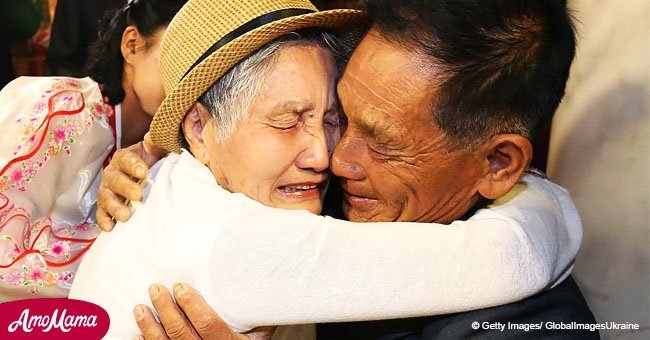Las emotivas lágrimas de una madre reunida con su hijo tras 68 años de separación forzada