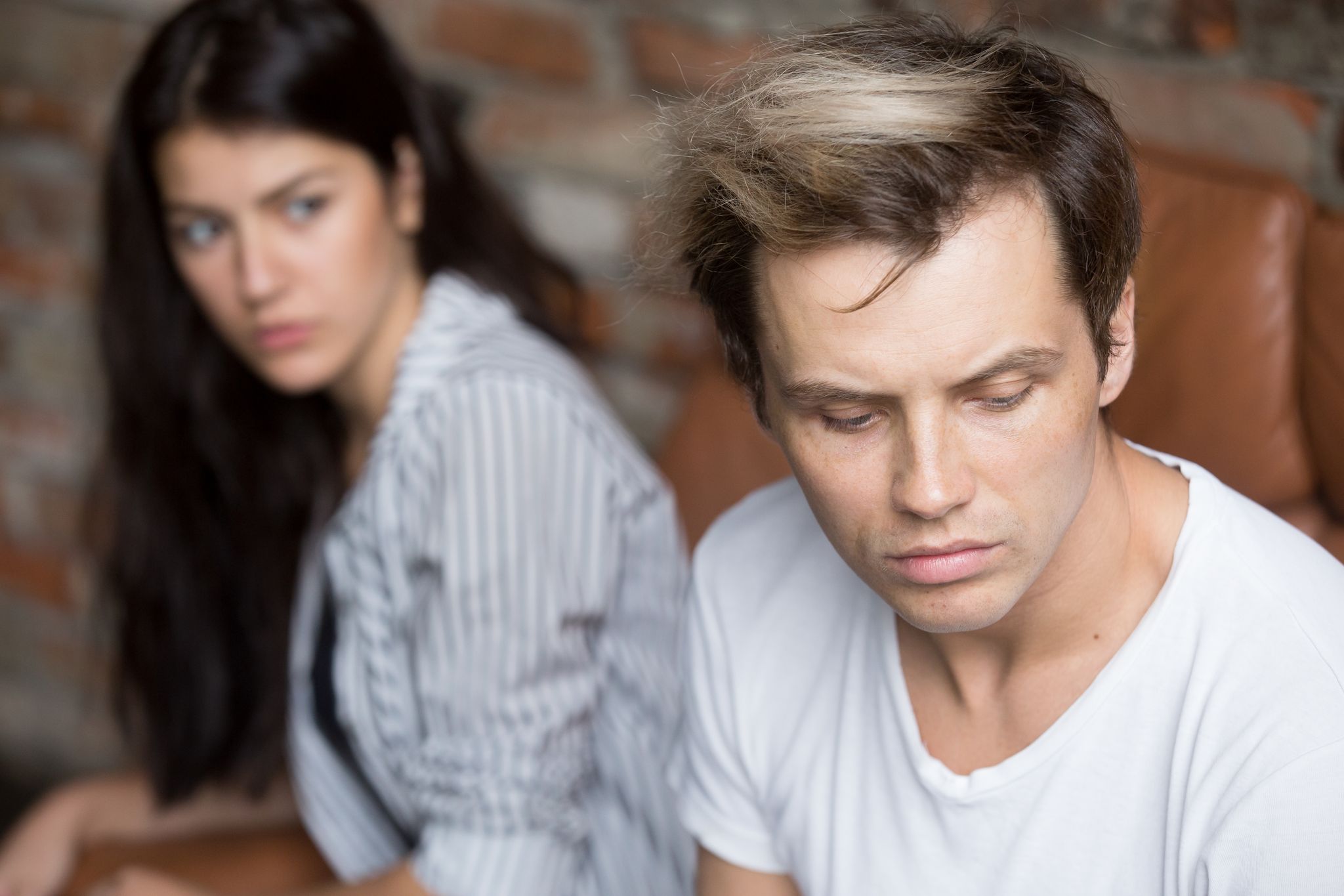 Una pareja pensativa. | Foto: Shutterstock