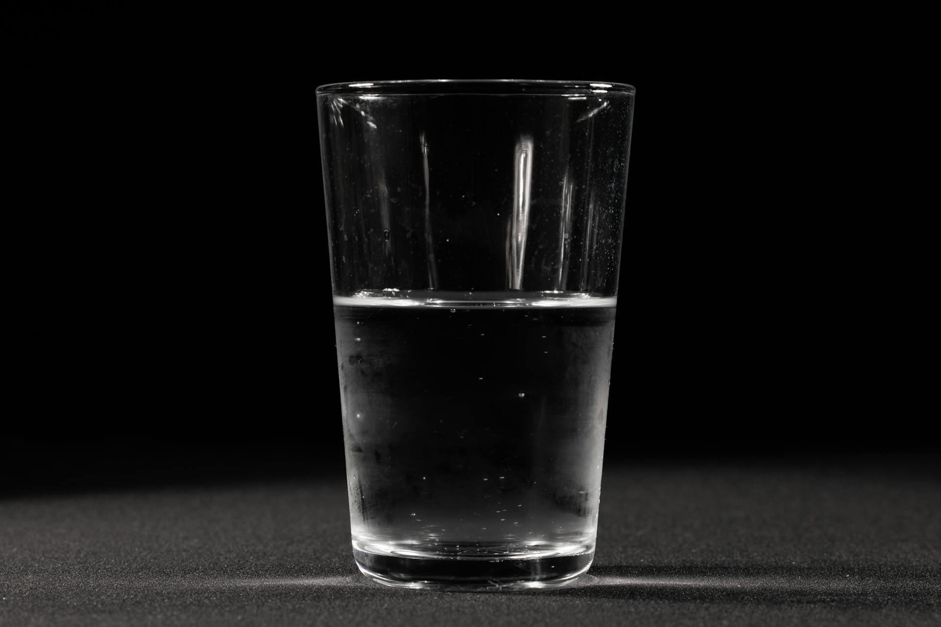 Un vaso de agua | Fuente: Pexels