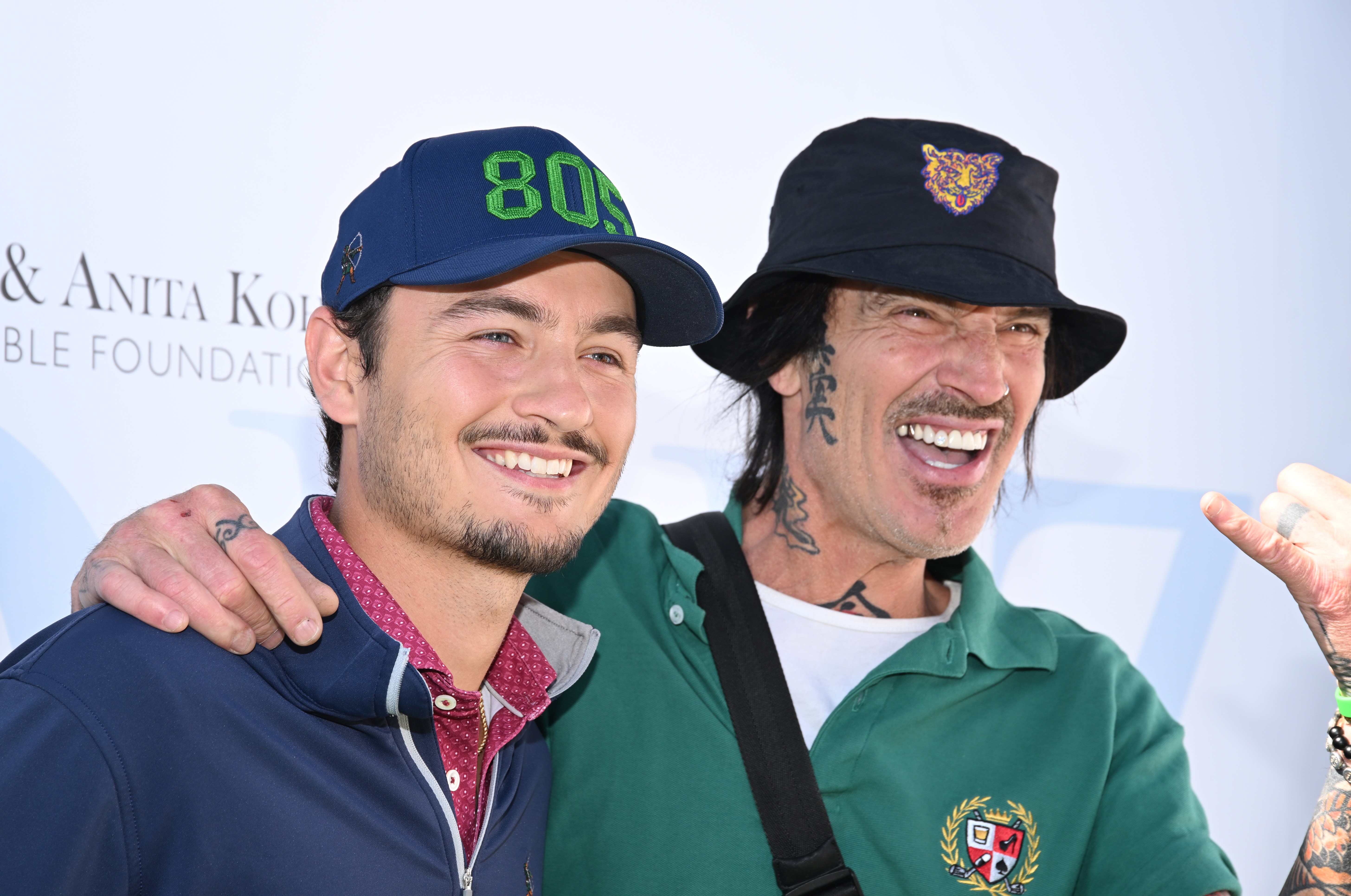 Brandon Thomas Lee y su padre, Tommy Lee, en el Club de Golf Lakeside en Toluca Lake, California, el 29 de abril de 2024 | Fuente: Getty Images