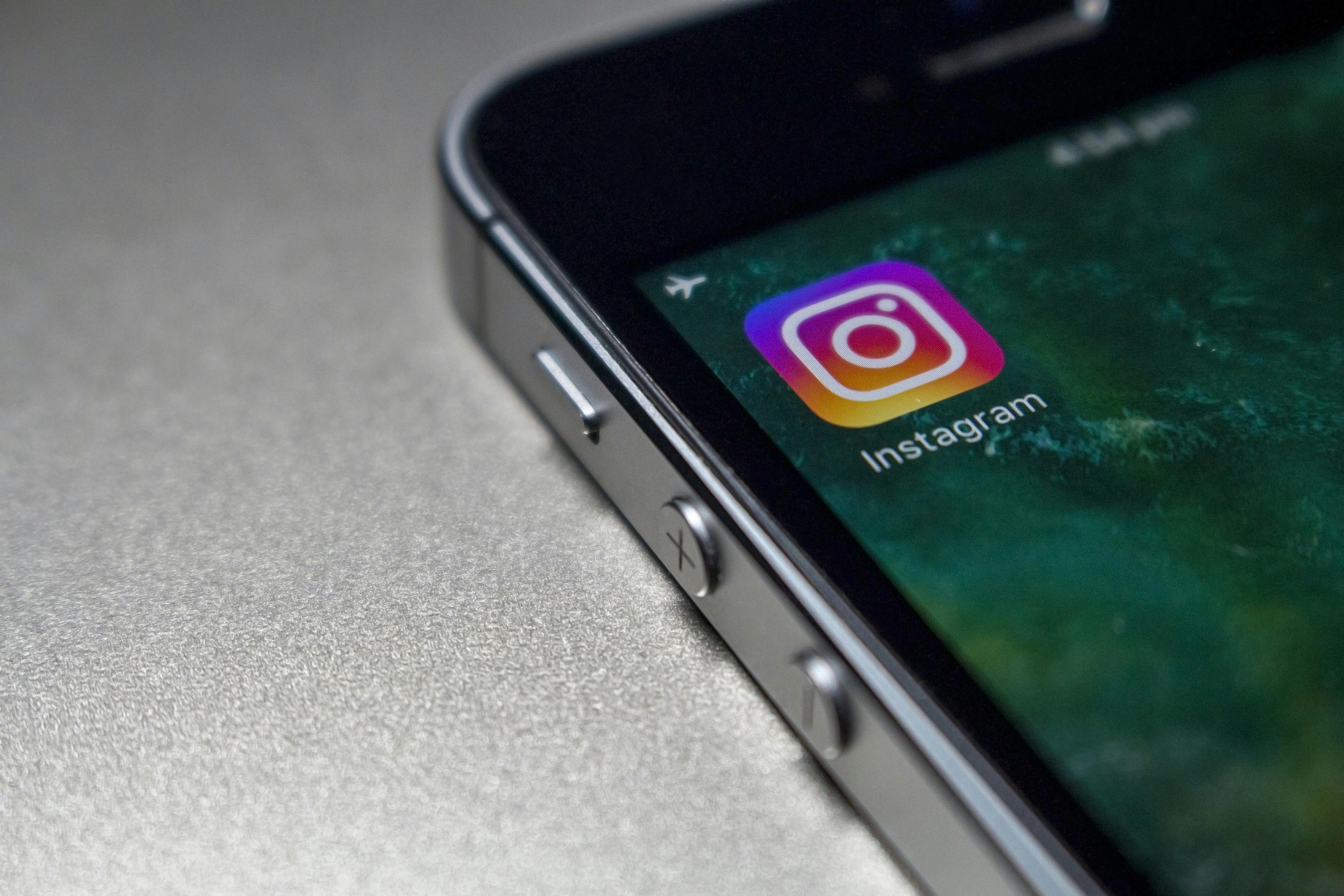 La aplicación Instagram en un teléfono | Fuente: Pexels