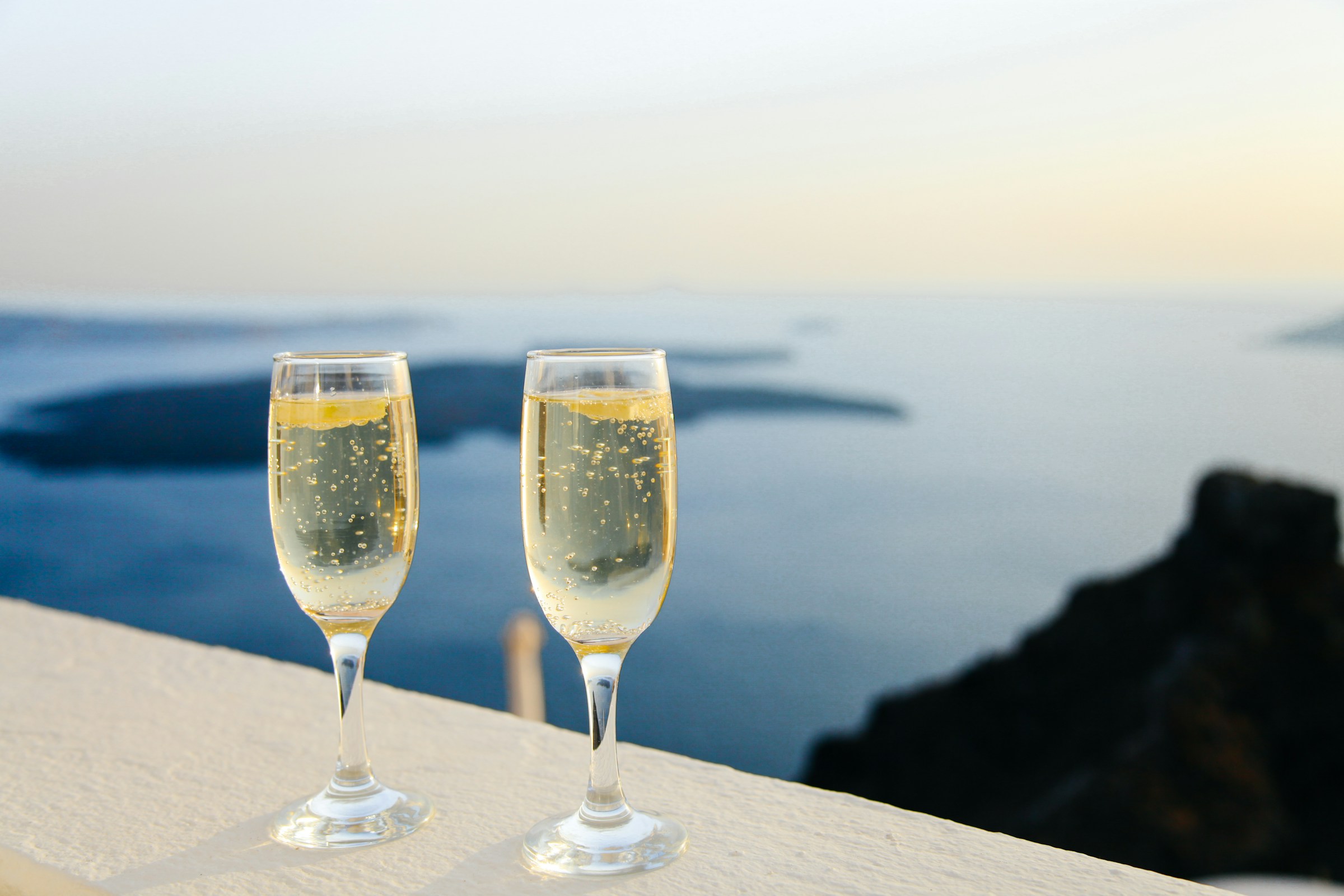 Dos copas de champán | Foto: Unsplash