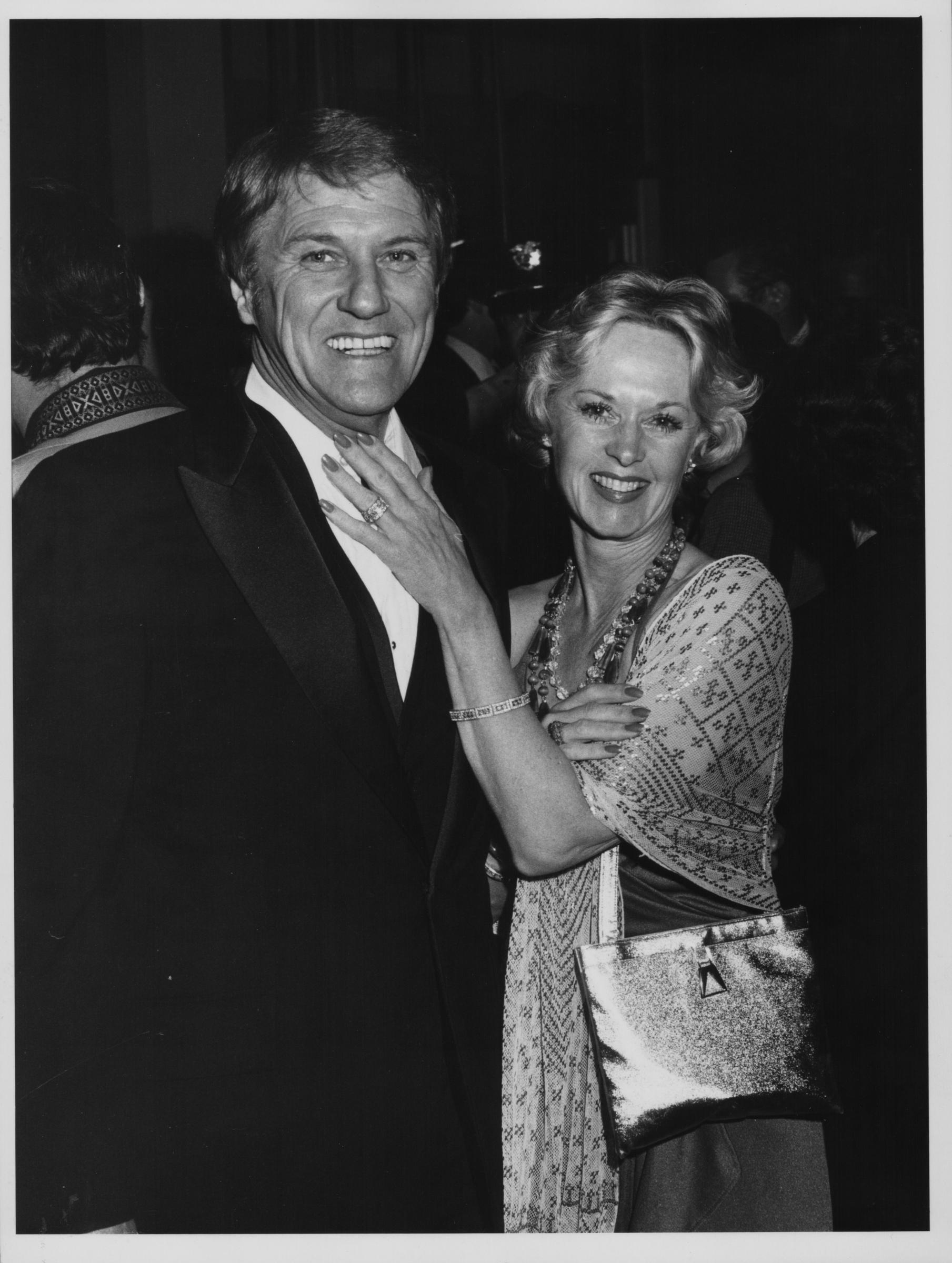 Noel Marshall y Tippi Hedren asisten a los Premios del Gremio de Directores de América, en el Beverly Hill Hilton, California, el 14 de marzo de 1981. | Fuente: Getty Images