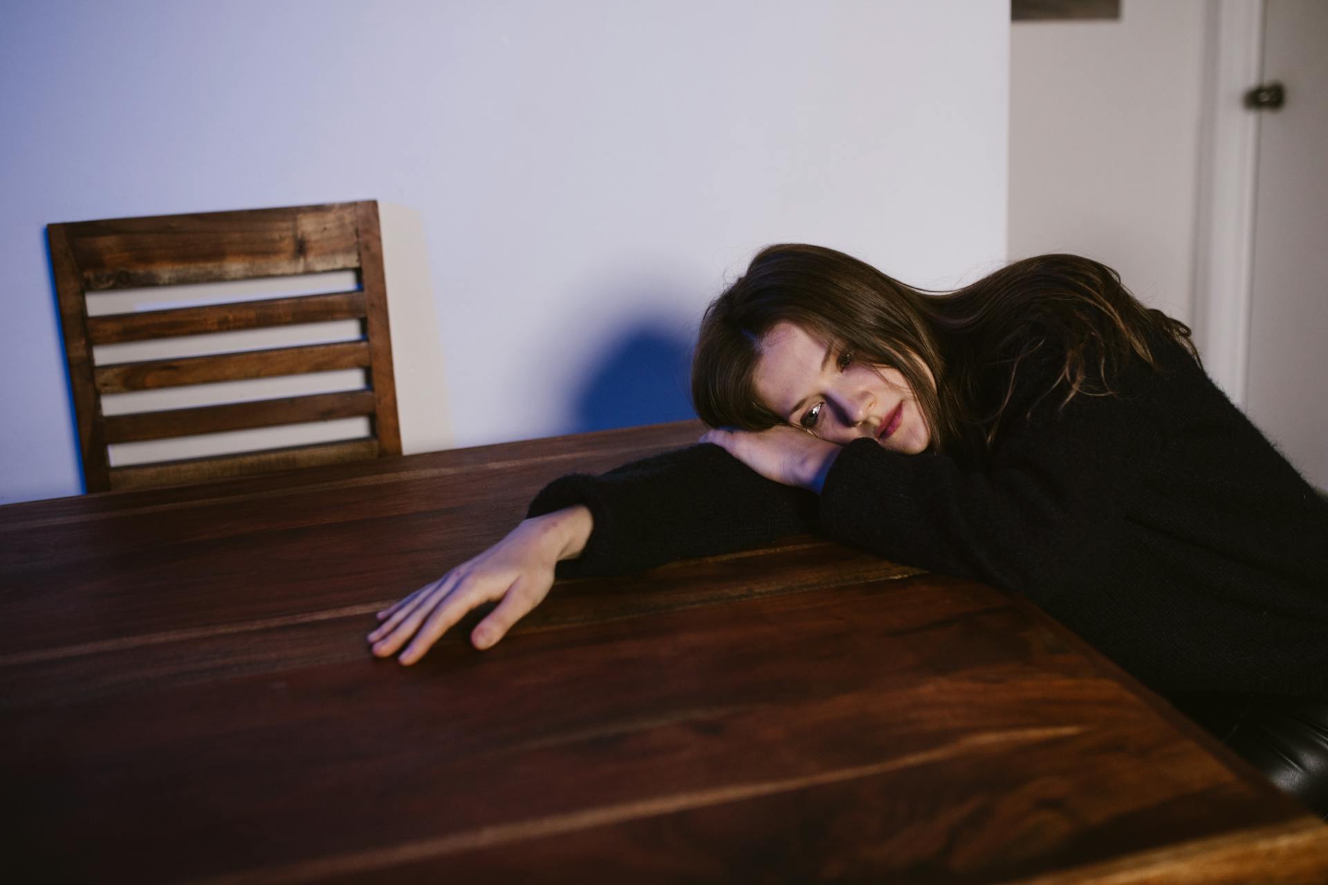 Una mujer preocupada pero decidida | Fuente: Pexels