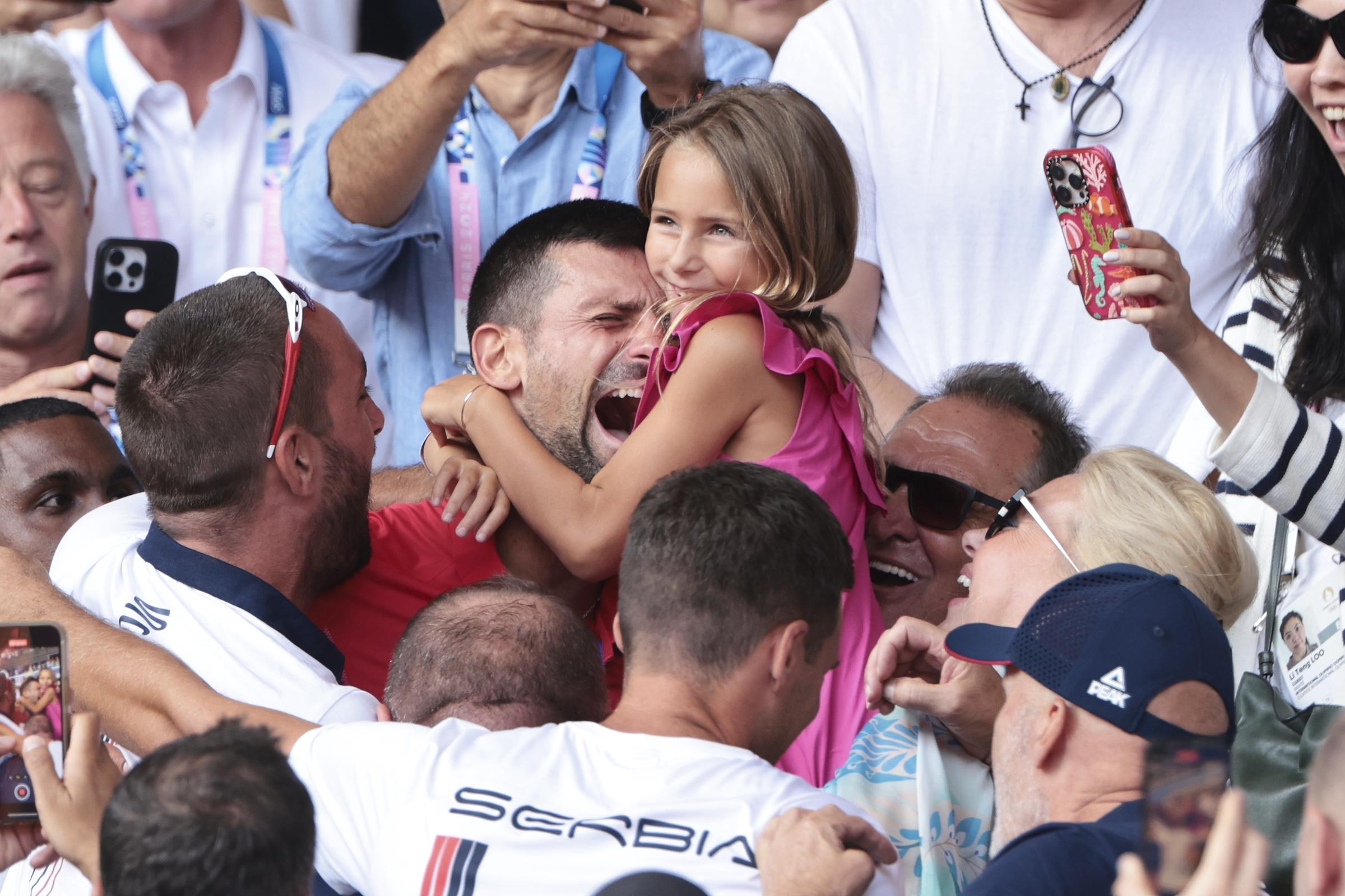 Novak Djokovic celebra con su hija Tara el 4 de agosto de 2024 | Fuente: Getty Images