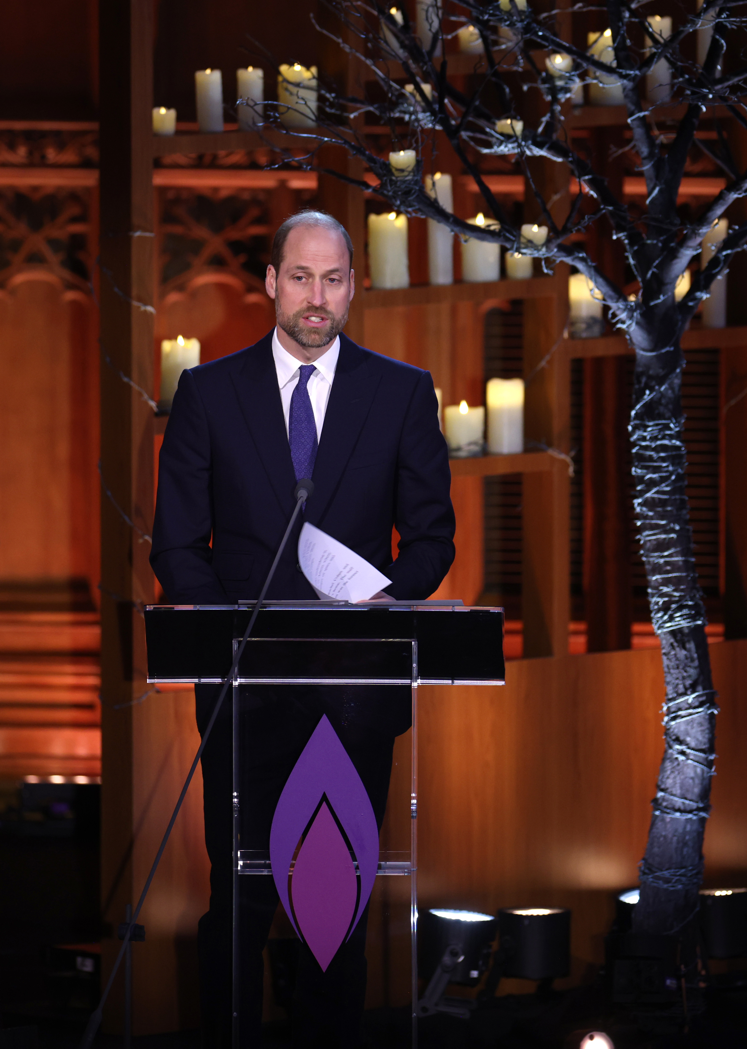 El príncipe William, príncipe de Gales, habla durante una ceremonia conmemorativa del Día de la Memoria del Holocausto en Londres, Inglaterra, el 27 de enero de 2025 | Fuente: Getty Images