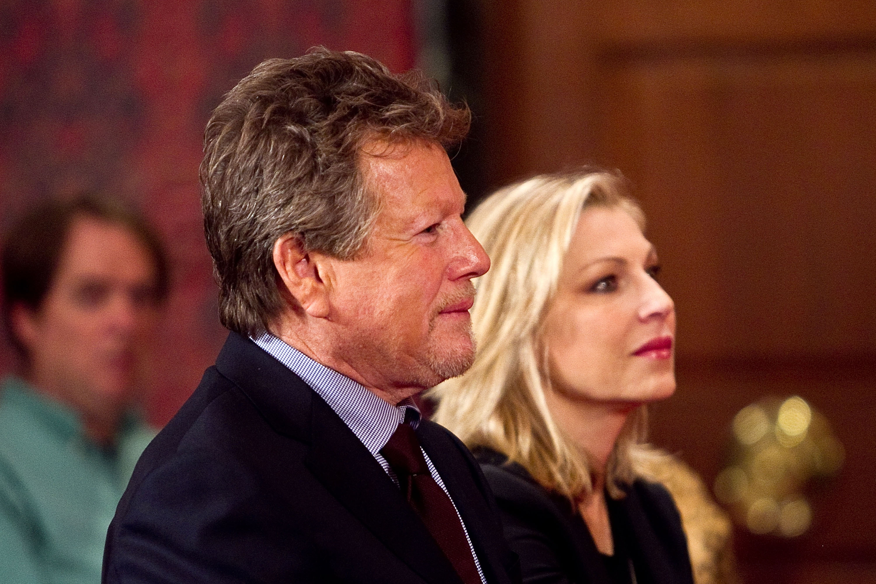 Ryan O'Neal y su hija Tatum en una ceremonia de donación de recuerdos de Farrah Fawcett en el Museo Nacional Smithsonian de Historia Americana el 2 de febrero de 2011, en Washington, D.C. | Fuente: Getty Images