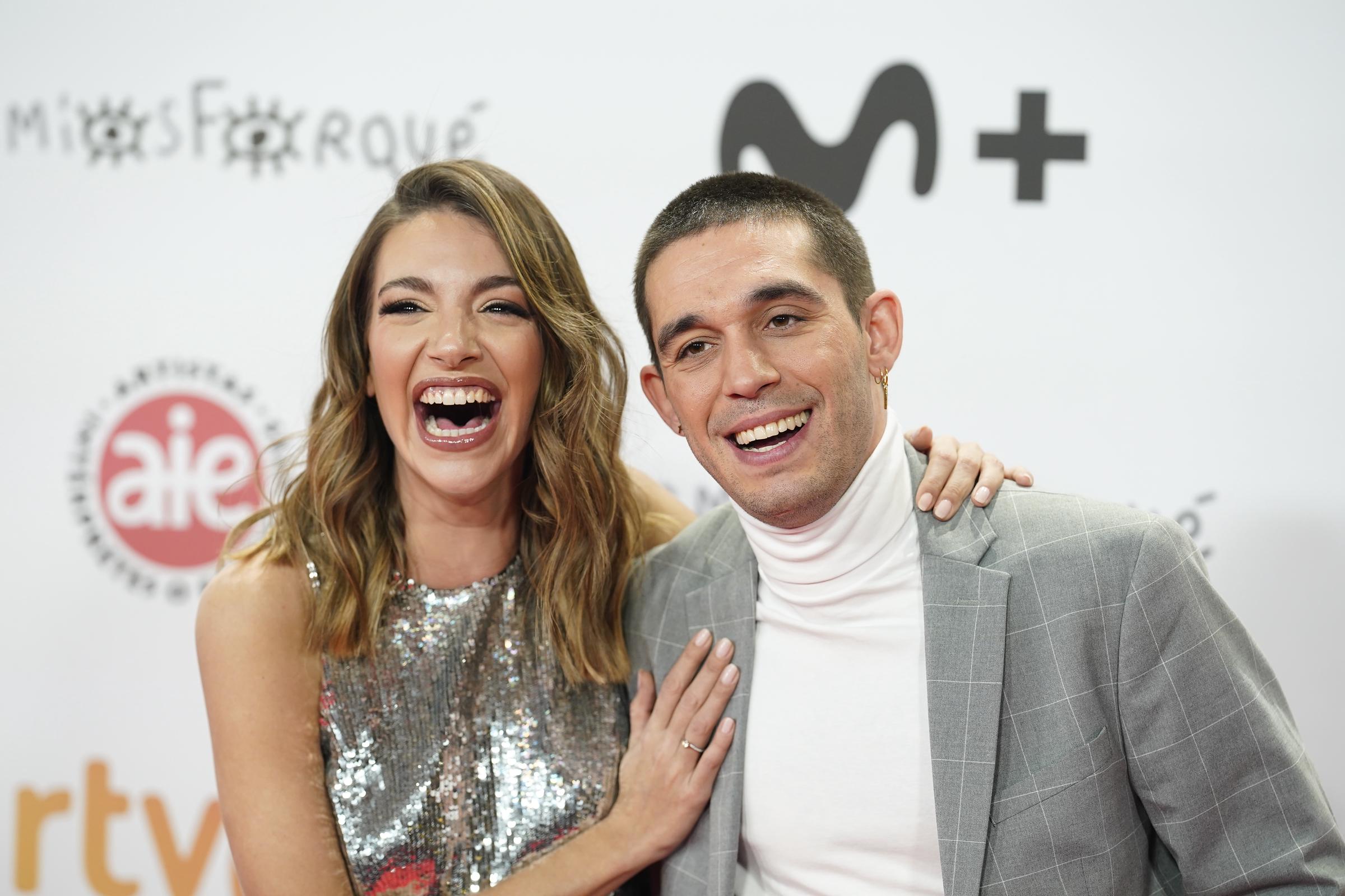 Ana Guerra y Víctor Elías posan durante la alfombra roja de la 29ª edición de los Premios José María Forque, en IFEMA MADRID Palacio Municipal, el 16 de diciembre de 2023 en Madrid, España. | Fuente: Getty Images