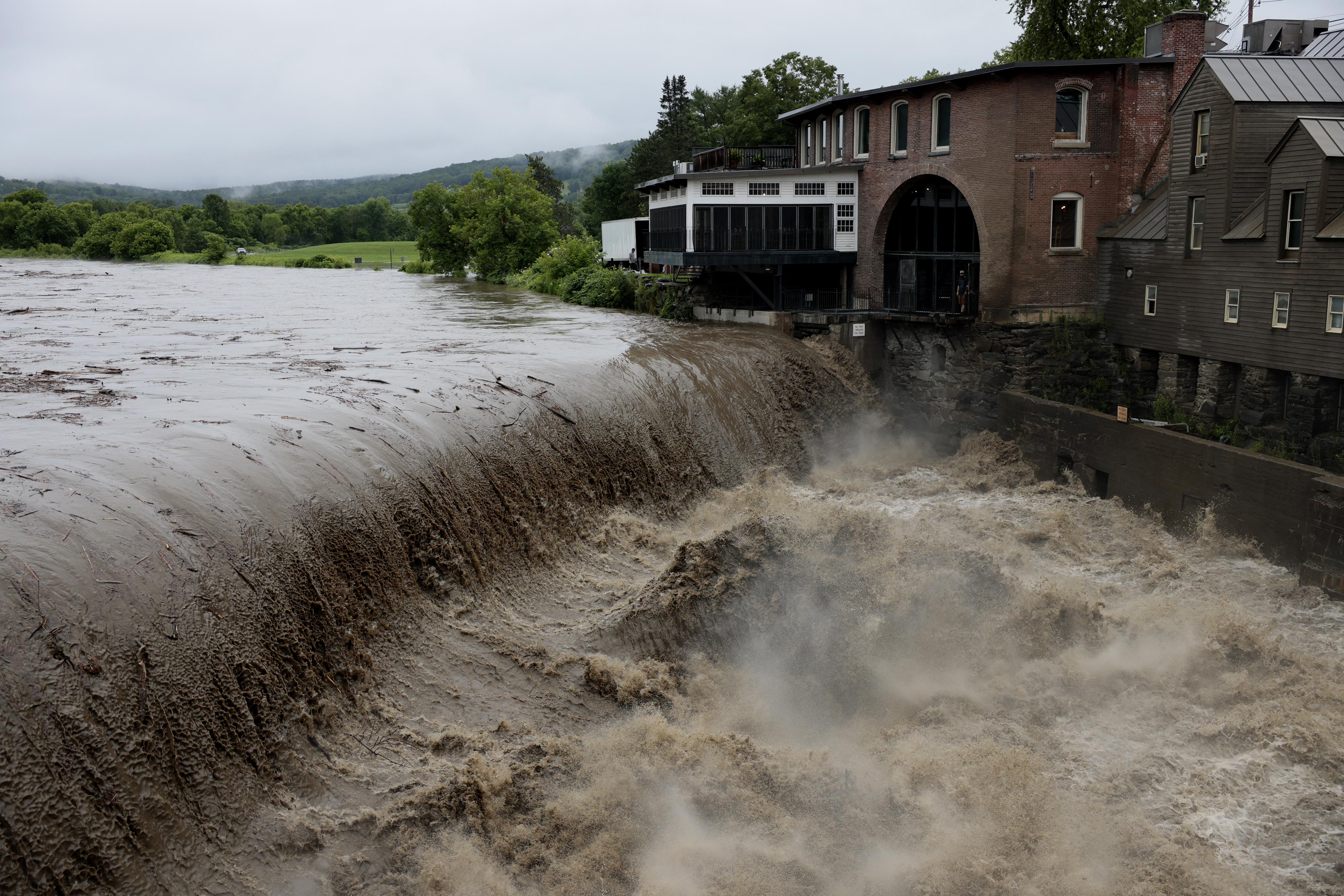 Lluvia torrencial en el río Ottauquechee, en 2023. | Foto: Getty Images