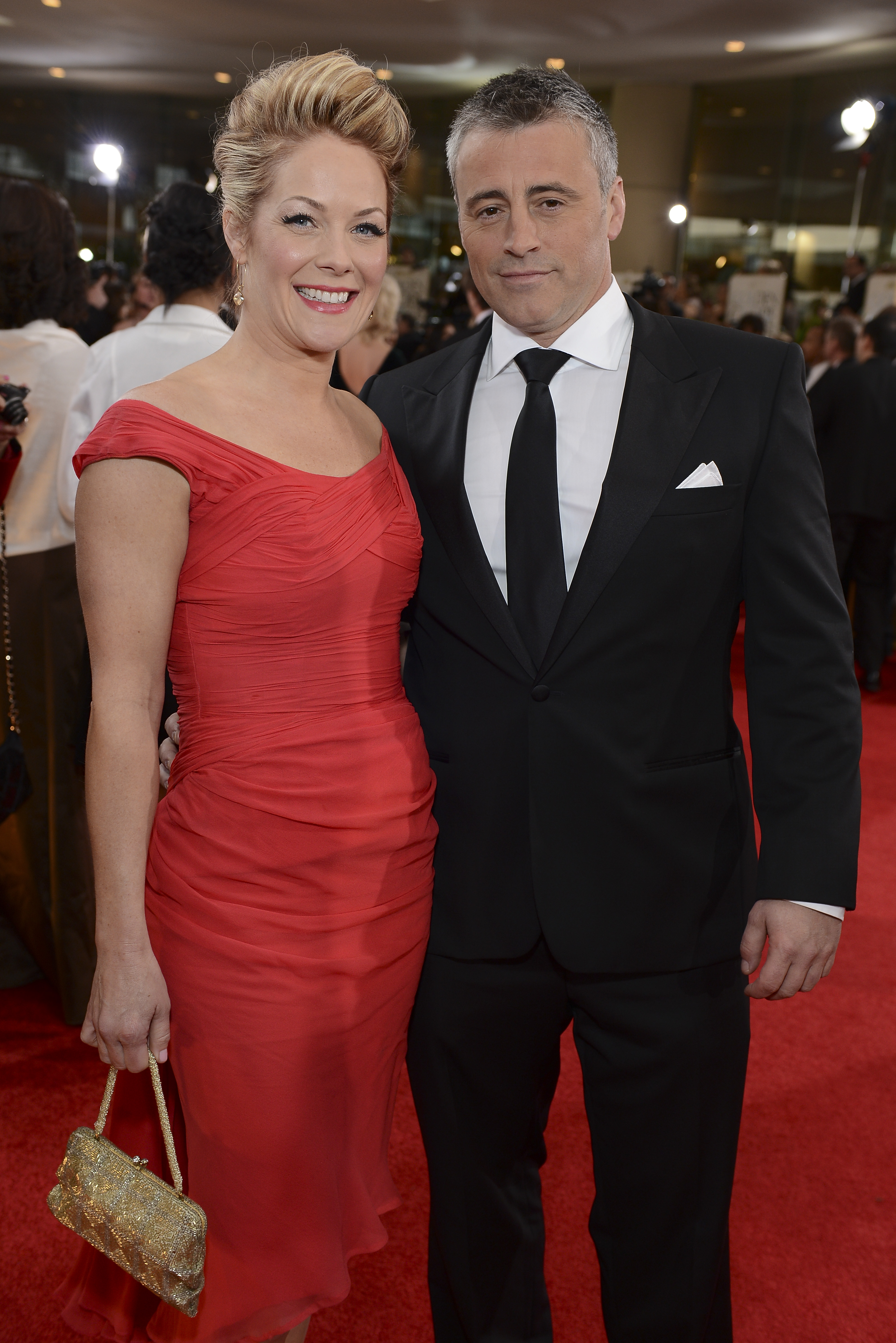 Andrea Anders y Matt LeBlanc en la alfombra roja de la 70ª edición de los Premios Globo de Oro el 13 de enero de 2013, en Beverly Hills, California. | Fuente: Getty Images