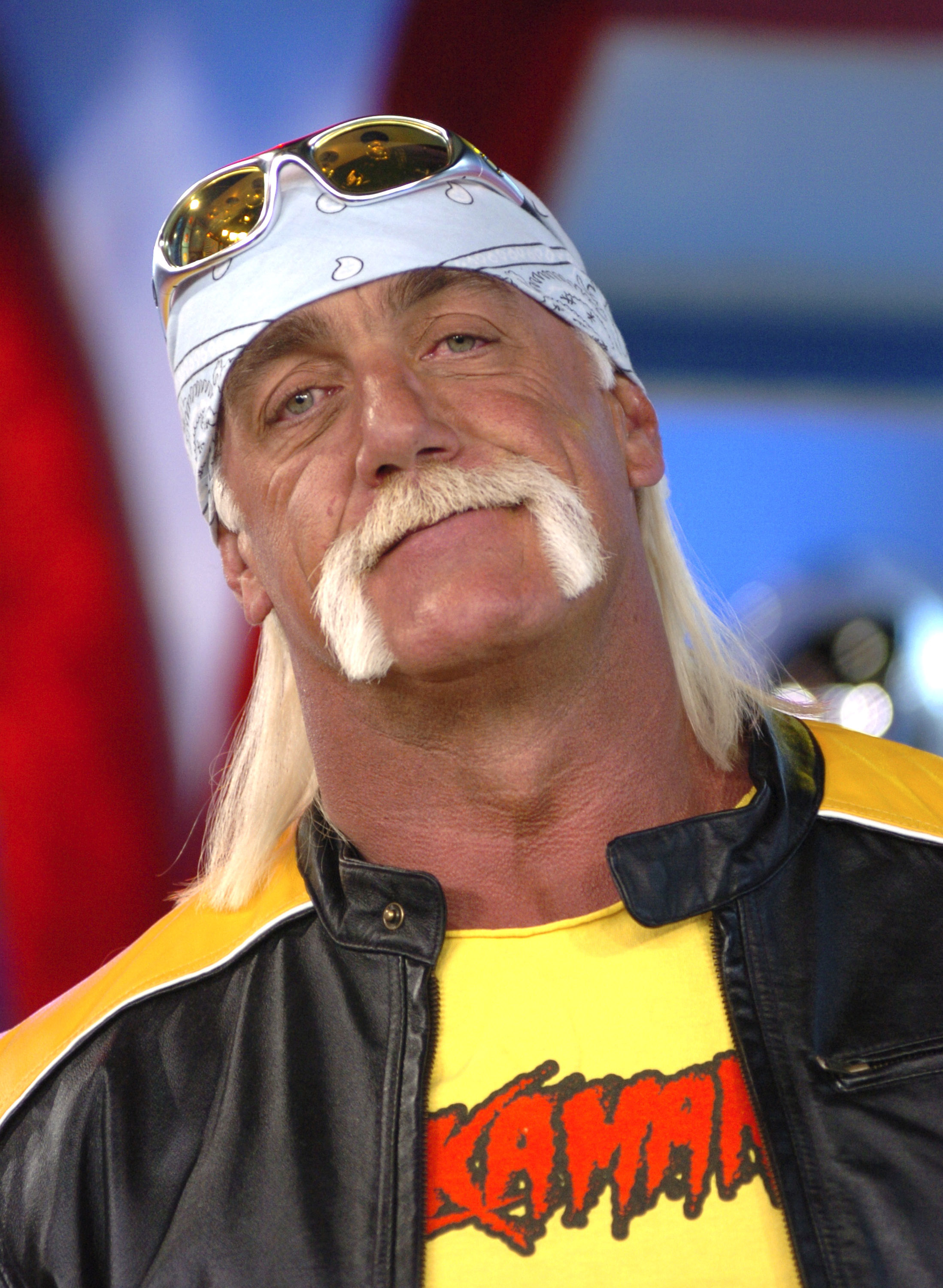 Hulk Hogan en un episodio de "TRL" de MTV en Nueva York, el 15 de marzo de 2006. | Foto: Getty Images
