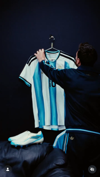 Lionel Messi presentó la camiseta especial que utilizará durante el esperado encuentro amistoso del 6 de octubre | Fuente Instagram/leomessi