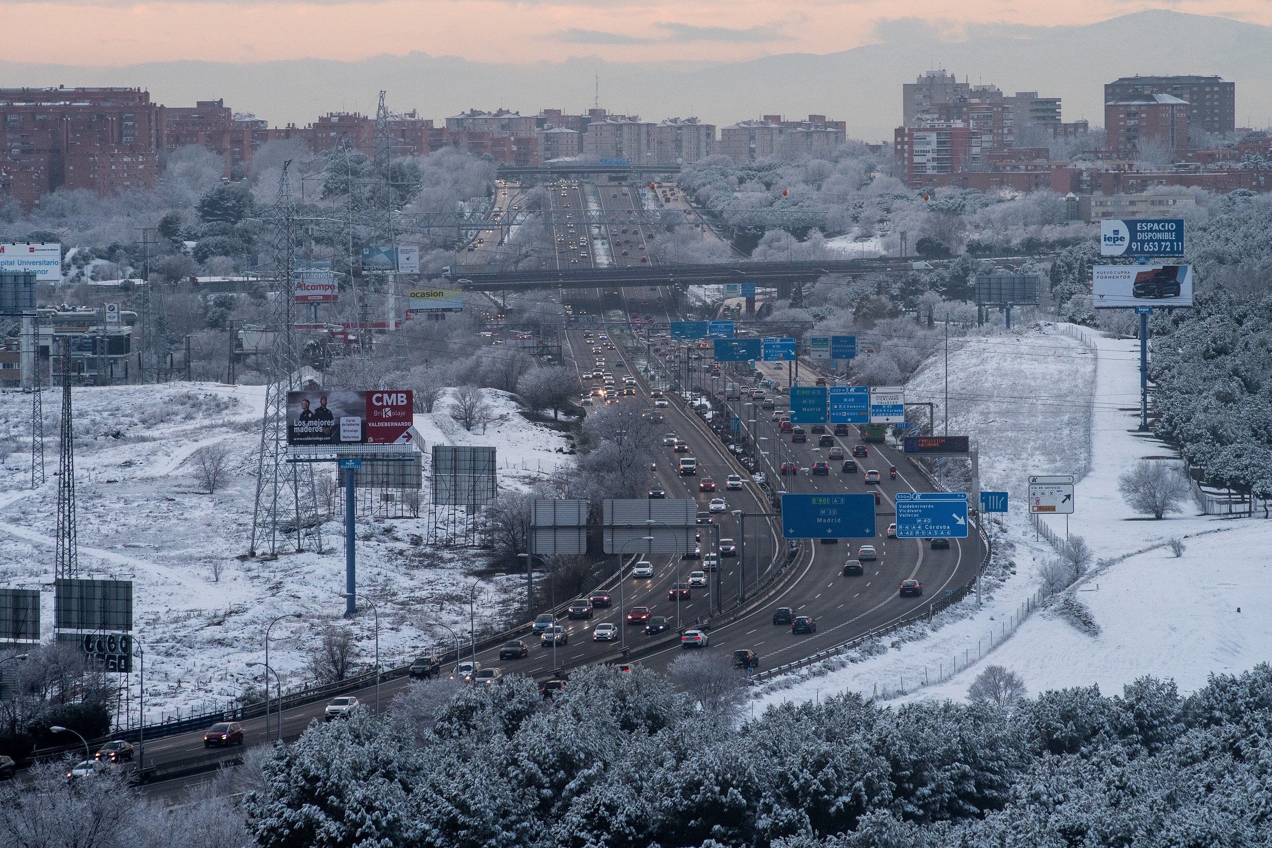 Tráfico en la autopista tras nevada en Madrid. | Foto: Getty Images