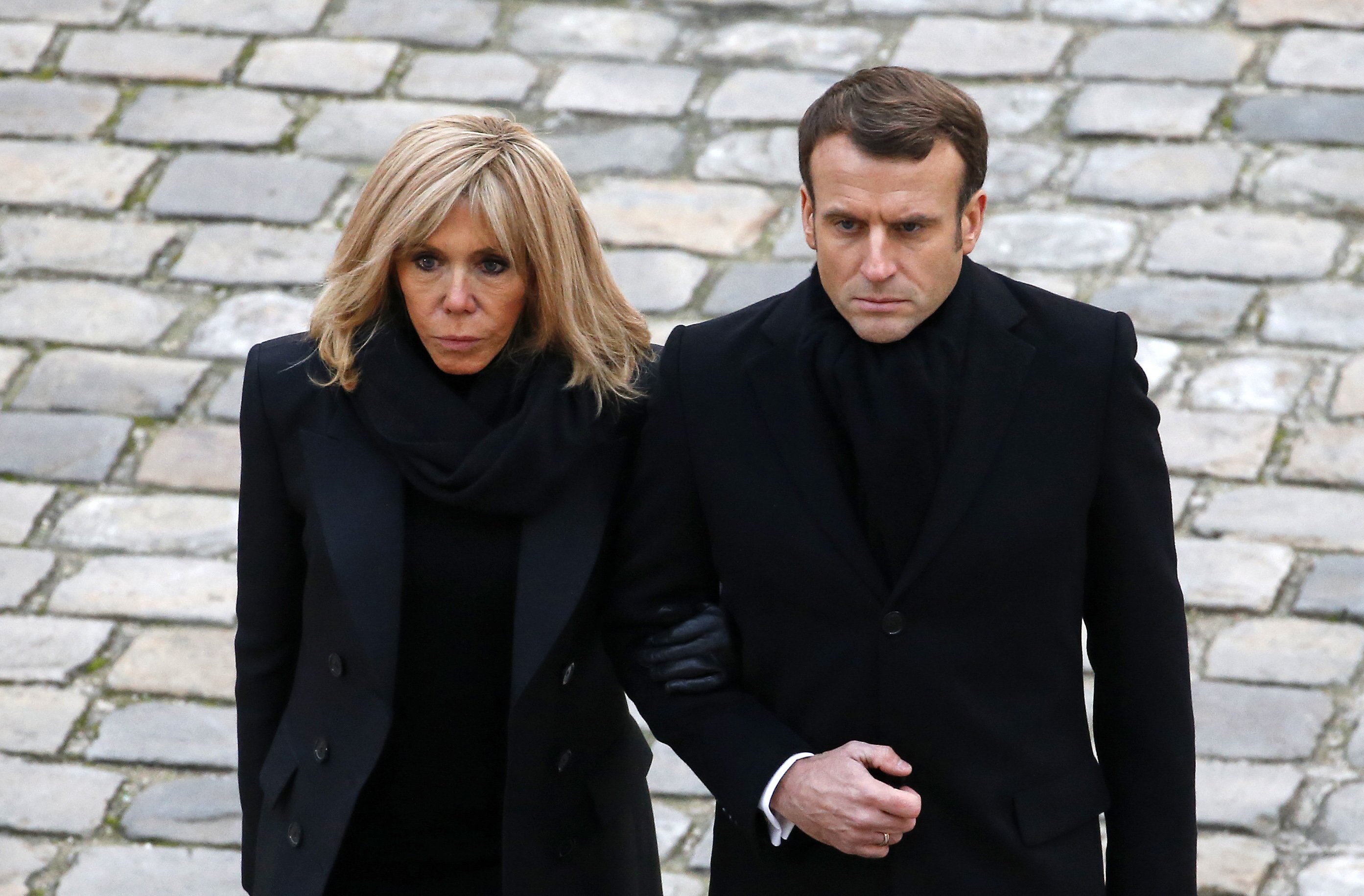 Emmanuel Macron y Brigitte Macron en el "Hotel National des Invalides", el 2 de diciembre de 2019 en París, Francia. | Foto: Getty Images