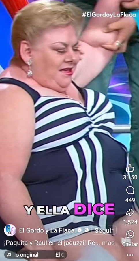 Paquita la del Barrio entrando en el jacuzzi en el programa de "El Gordo y la Flaca" | Fuente: Facebook/El Gordo y La Flaca