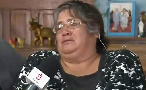 La chilena conocida por decir "vístima" lloró ante la cámara de Chilevisión. | Foto: YouTube/Chilevisión