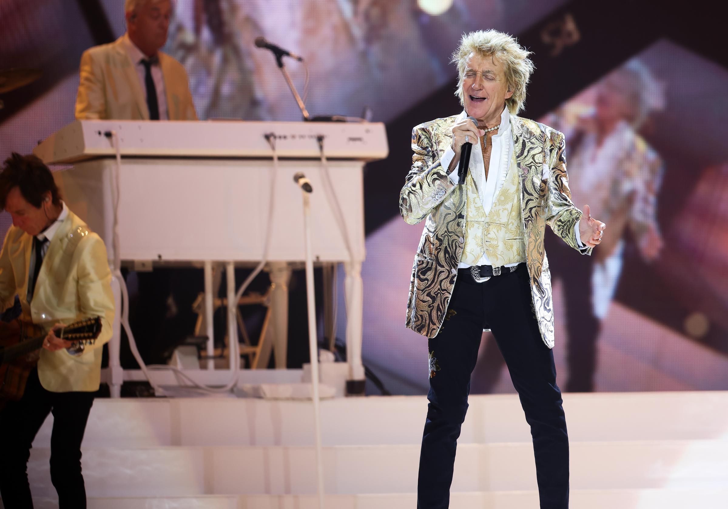 Rod Stewart actuando en el Tele2 Arena el 8 de junio de 2024, en Estocolmo, Suecia. | Fuente: Getty Images