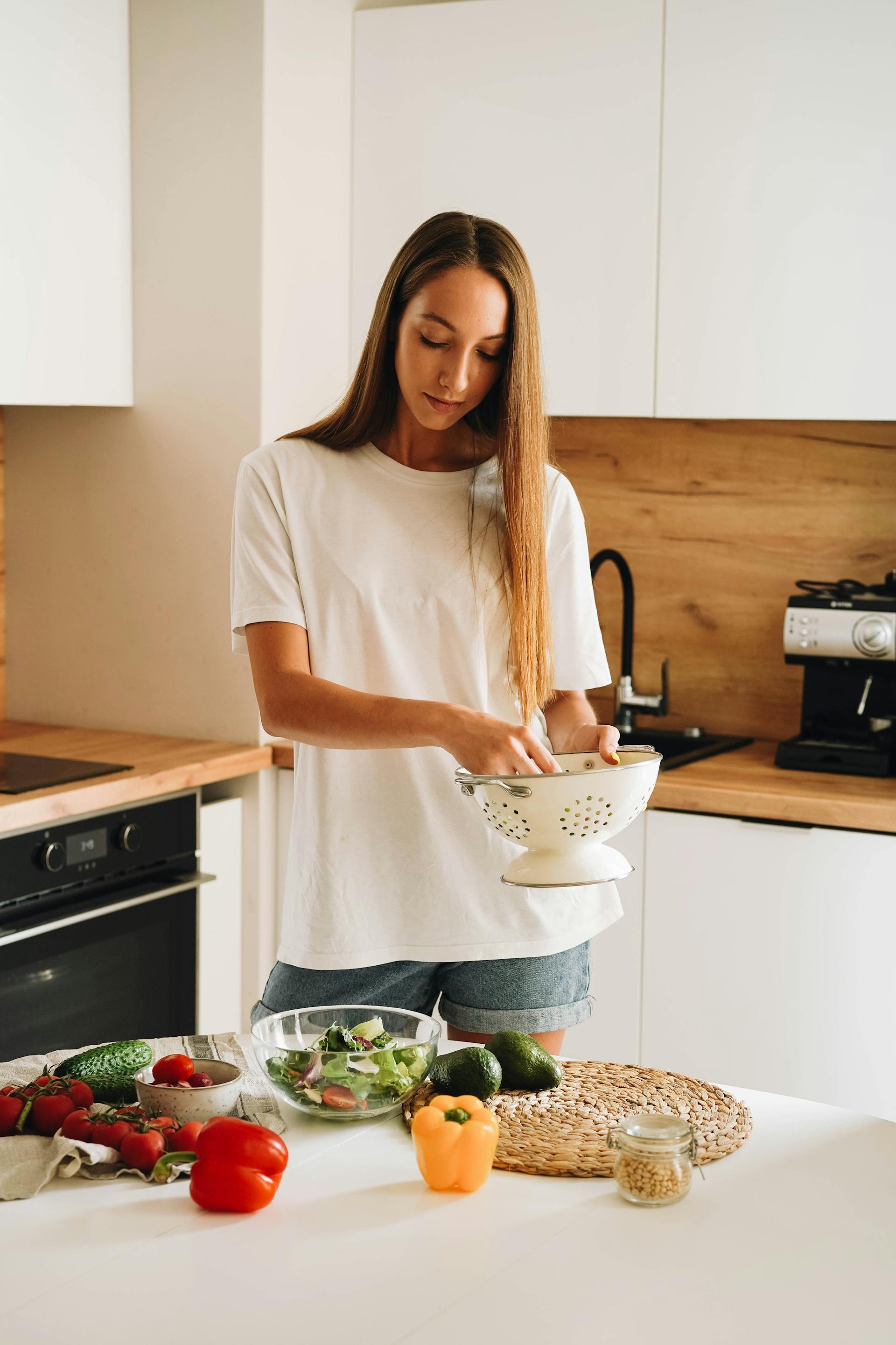 Una mujer en la cocina | Fuente: Pexels