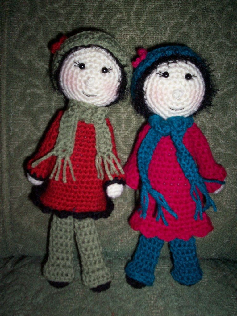 Dos muñecas de ganchillo | Fuente: Flickr