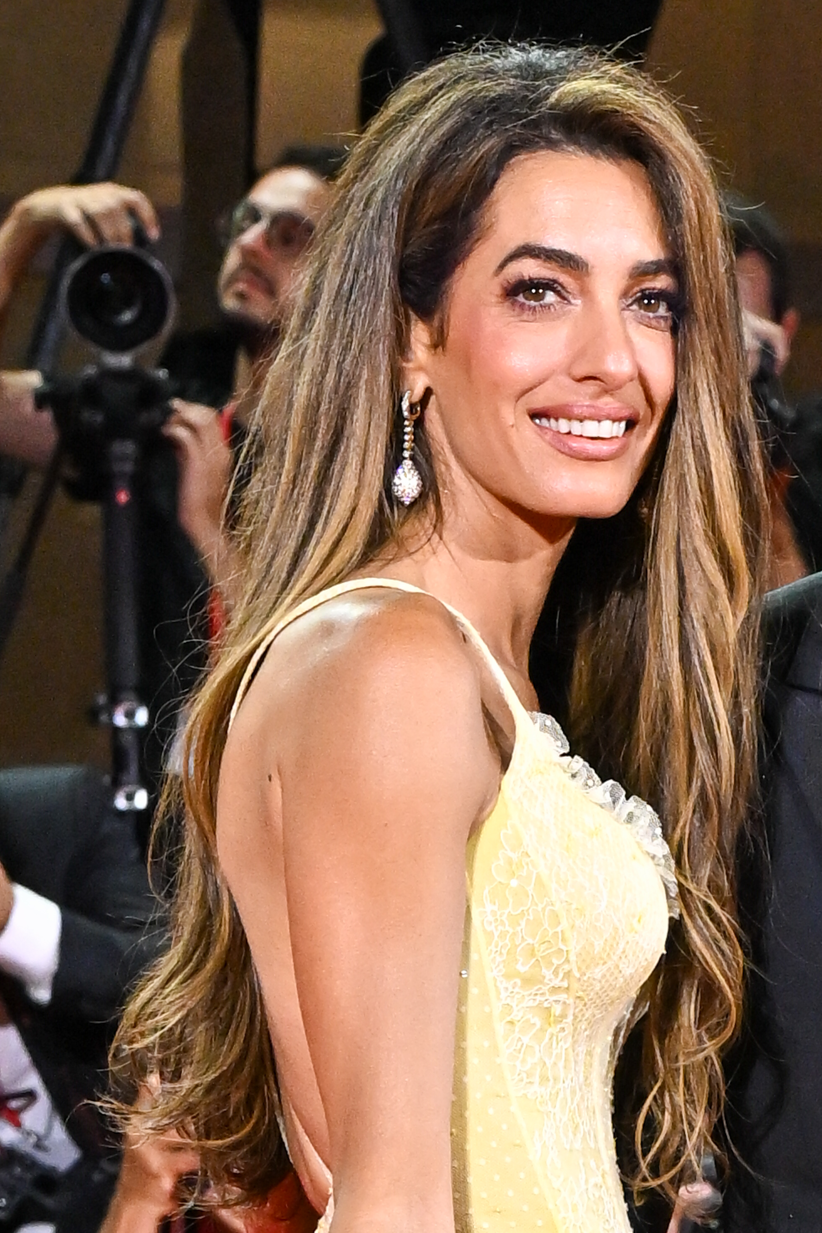 Amal Alamuddin Clooney asiste a la alfombra roja de "Wolfs" durante la 81ª edición del Festival Internacional de Cine de Venecia en Venecia, Italia, el 1 de septiembre de 2024 | Fuente: Getty Images