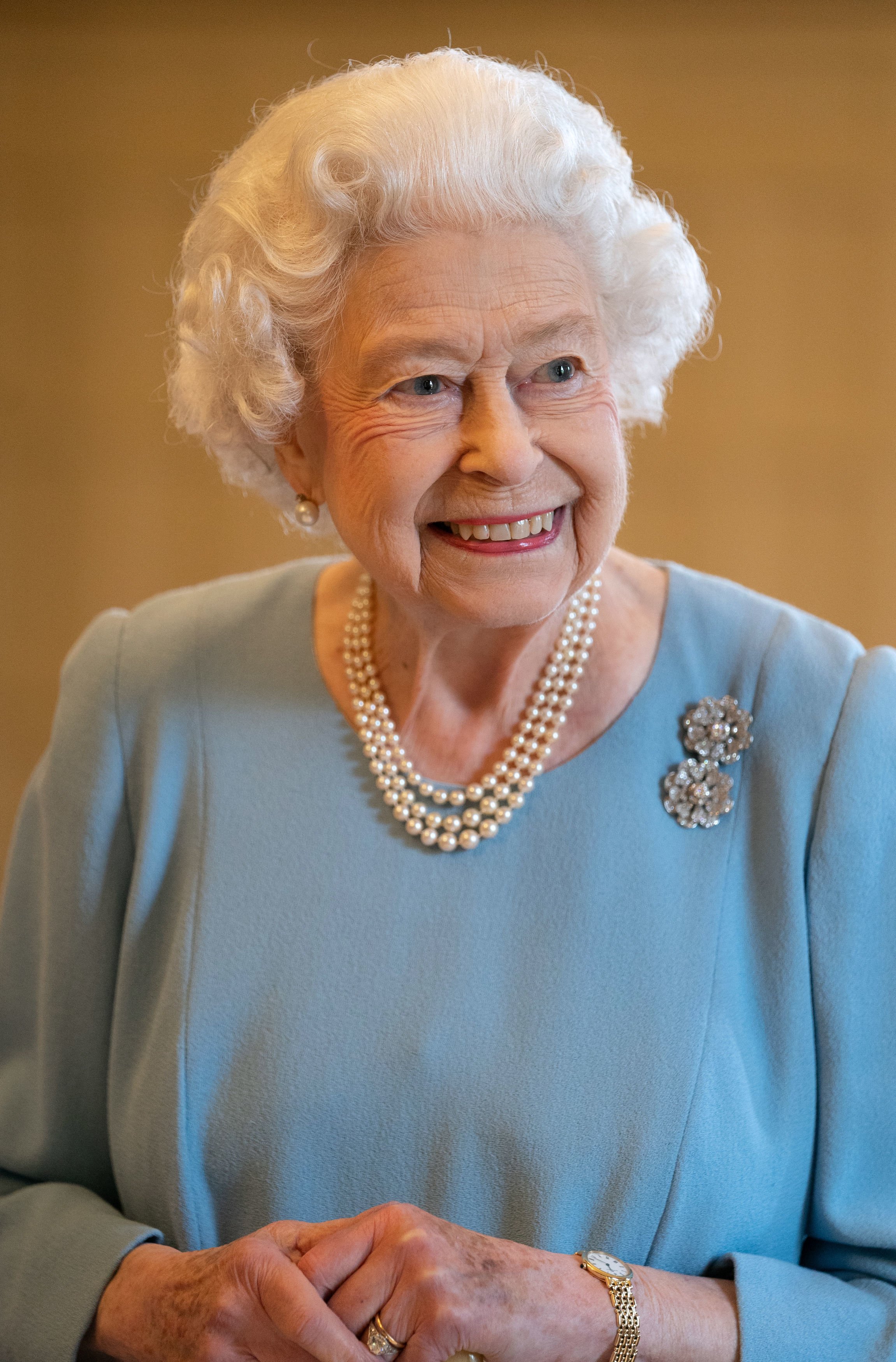 La reina Elizabeth II durante una recepción en el salón de baile de Sandringham House, el 5 de febrero de 2022 en King's Lynn, Inglaterra. | Foto: Getty Images