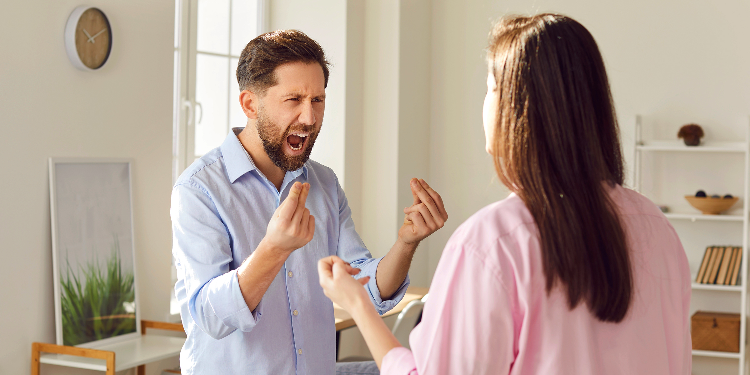 Una pareja discutiendo | Fuente: Shutterstock