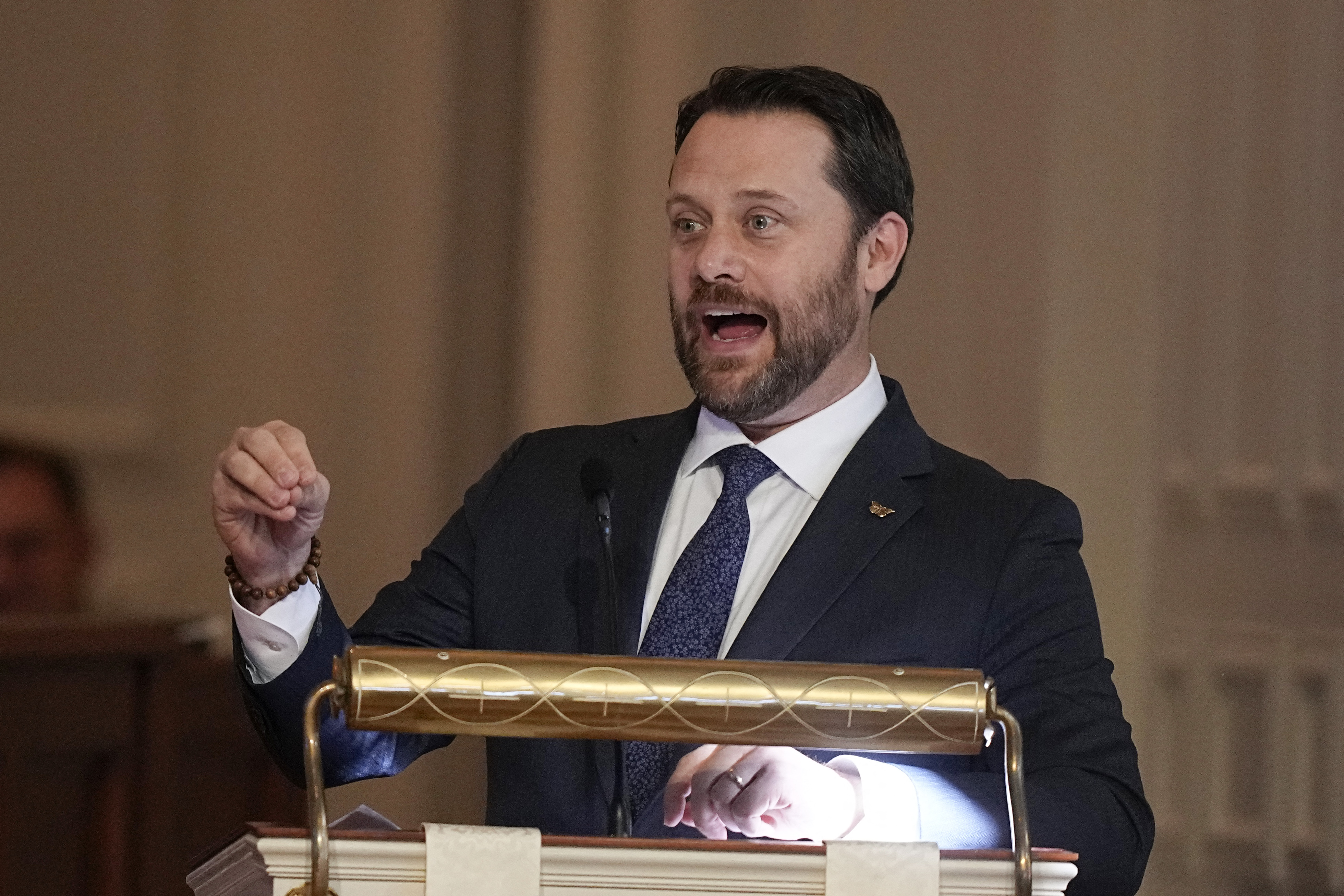 Jason Carter habla en el servicio de homenaje a la difunta ex Primera Dama de EE.UU. Rosalynn Carter en Atlanta, Georgia, el 28 de noviembre de 2023 | Fuente: Getty Images