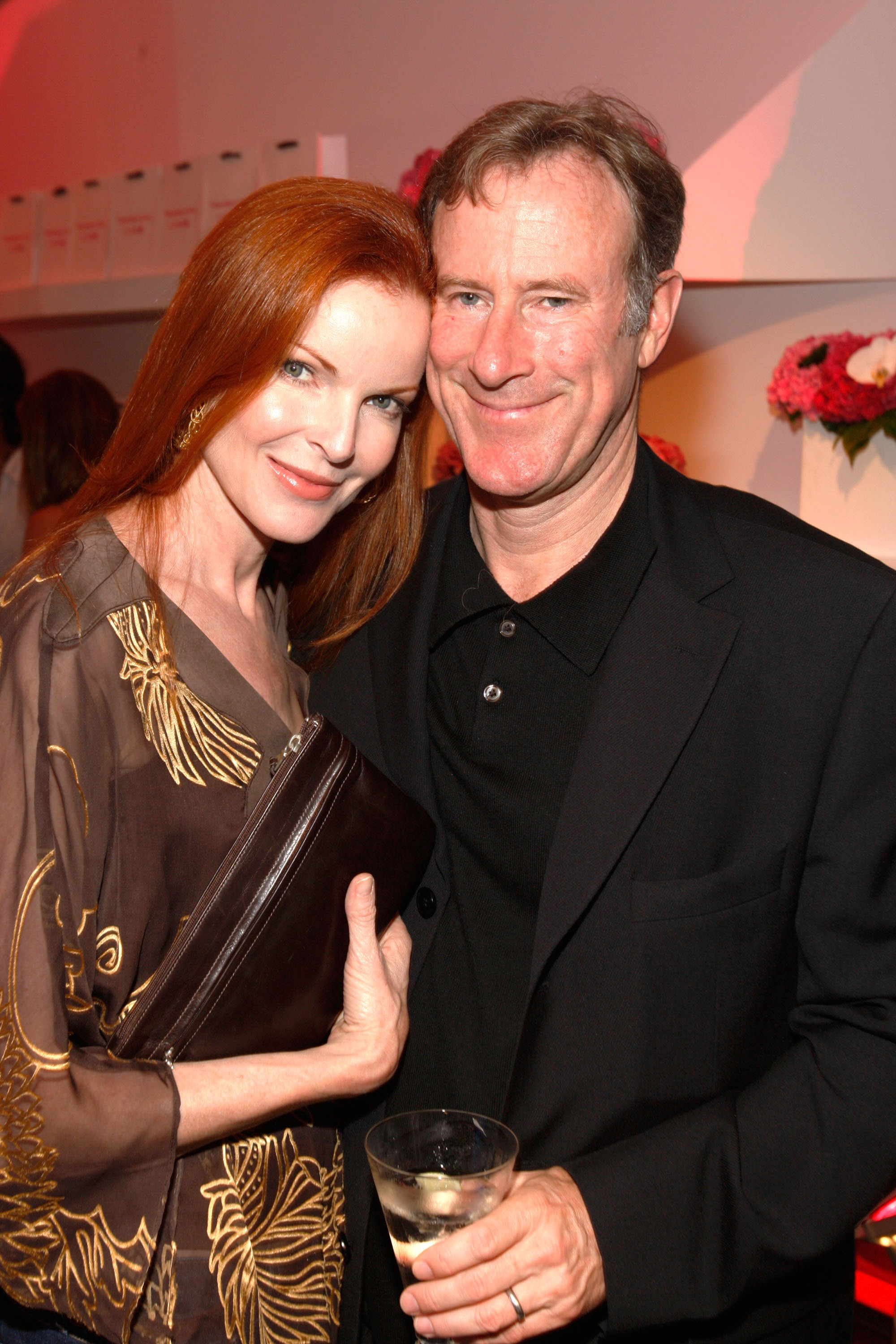 Marcia Cross y Tom Mahoney en la fiesta de presentación de la BlackBerry 8330 Pink Curve el 27 de agosto de 2008, en Los Ángeles, California. | Fuente: Getty Images