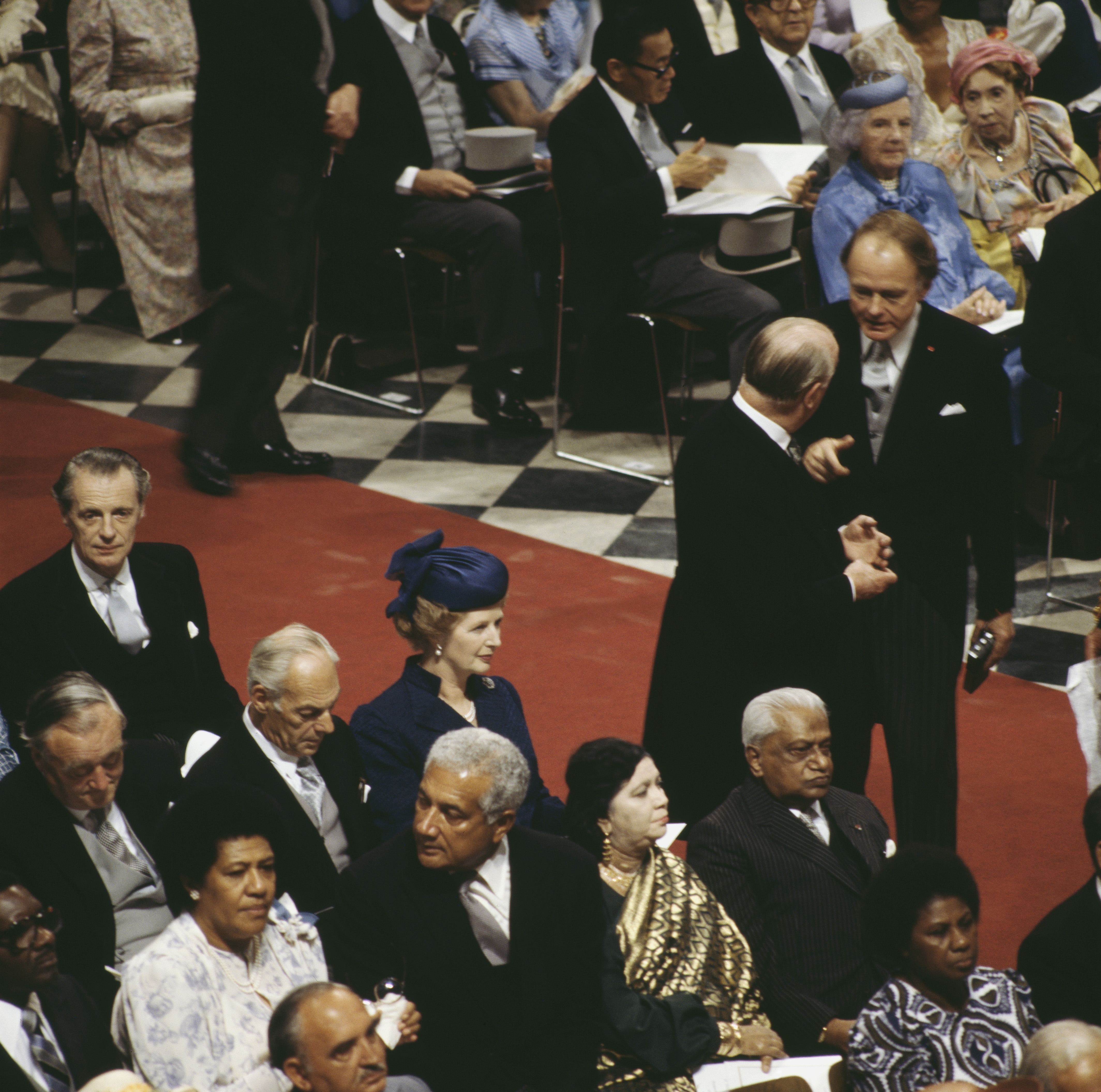 Margaret Thatcher y Denis Thatcher durante la boda del príncipe Charles y lady Diana Spencer, el 29 de julio de 1981, en Londres, Inglaterra. | Fuente: Getty Images