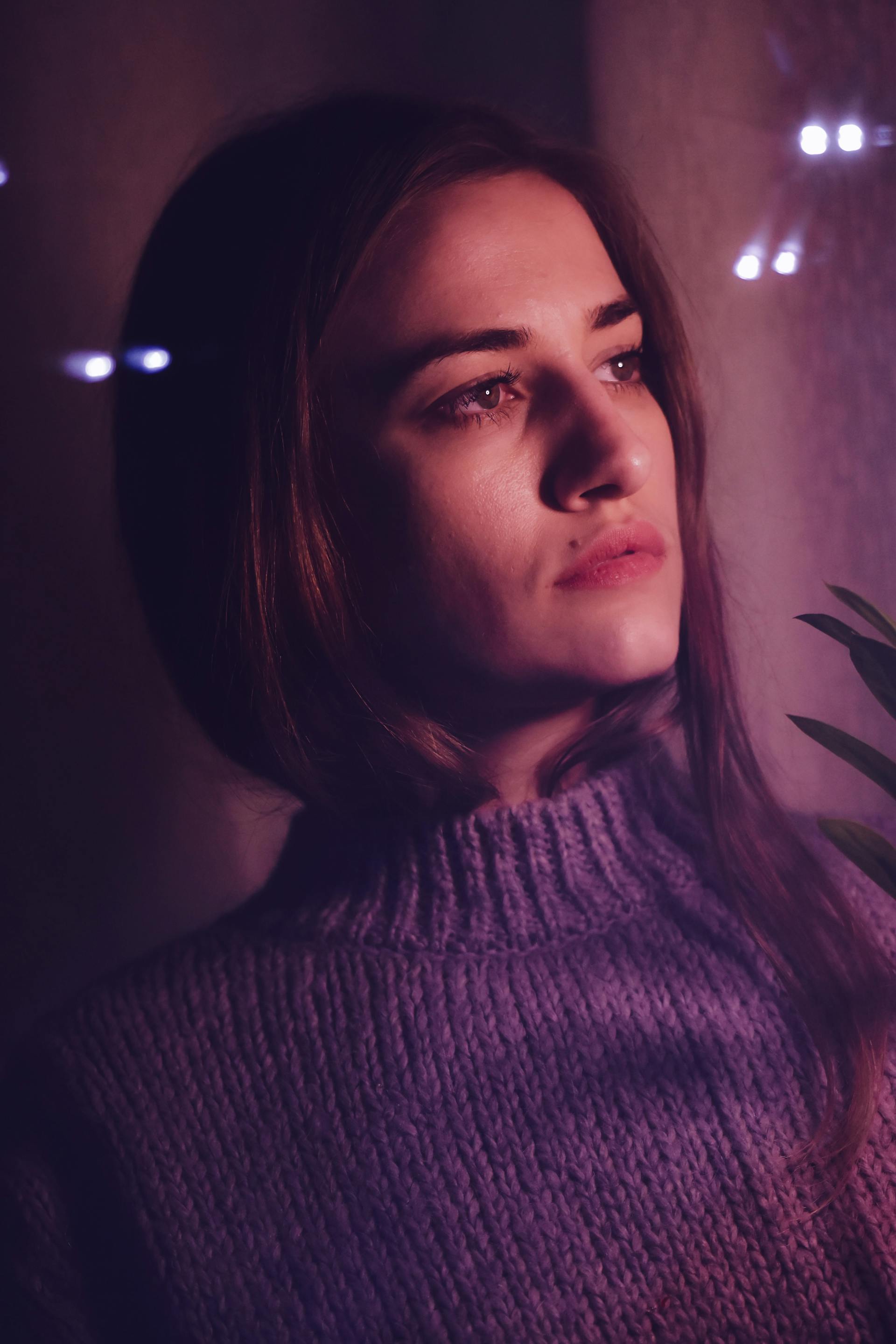 Una mujer reflexiva | Fuente: Pexels