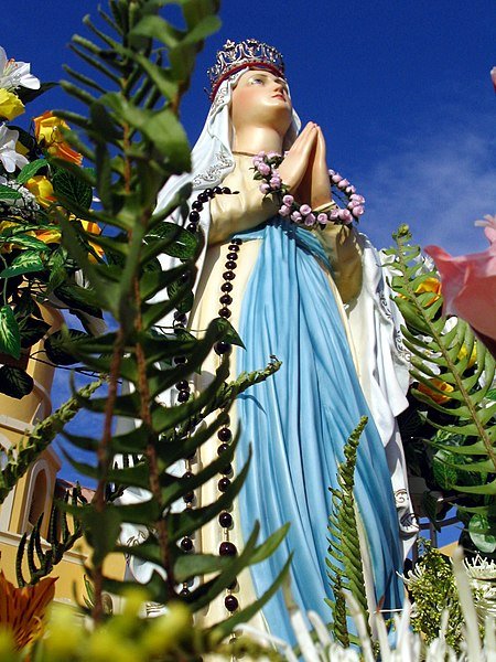 Estatua de Nuestra Señora de Lourdes. | Foto: Wikipedia