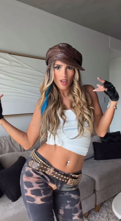 El look de Juli Poggio para su video bailando | Fuente: Instagram/poggiojulieta