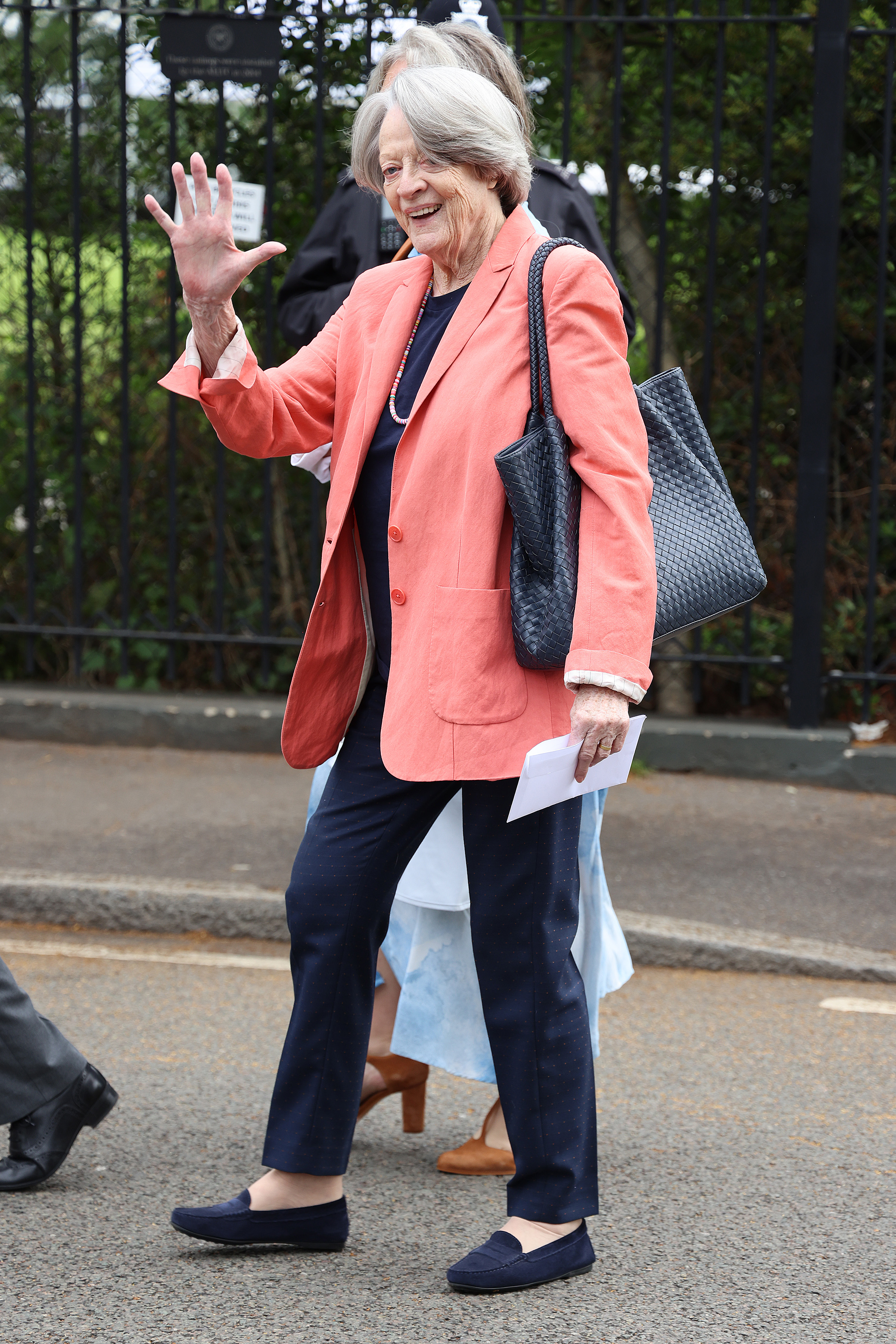 Maggie Smith asiste a la final femenina del torneo de tenis de Wimbledon el 10 de julio de 2021, en Londres, Inglaterra | Fuente: Getty Images