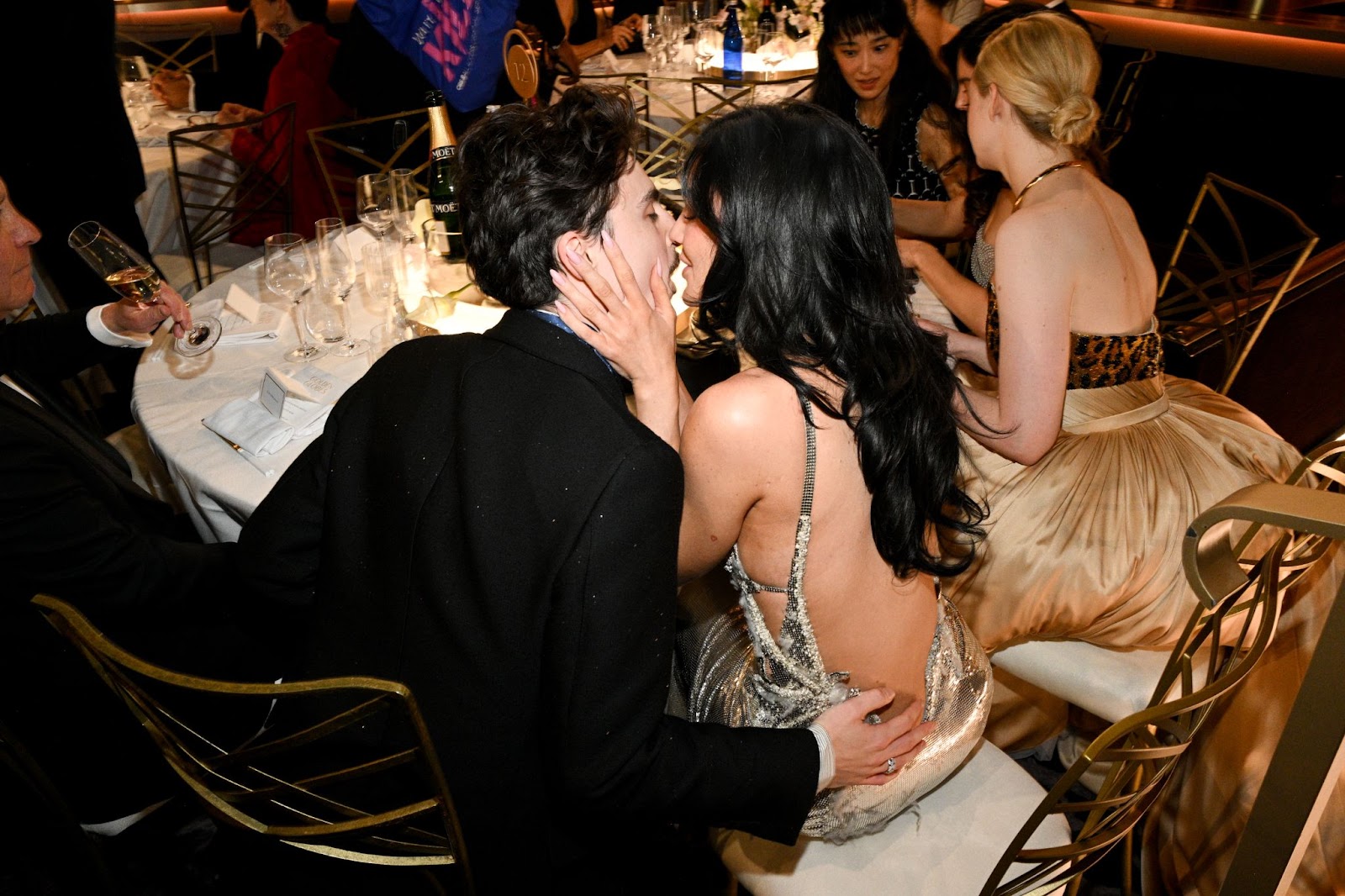 Timothée Chalamet y Kylie Jenner durante la 82ª edición de los Golden Globes el 5 de enero de 2025. | Fuente: Getty Images